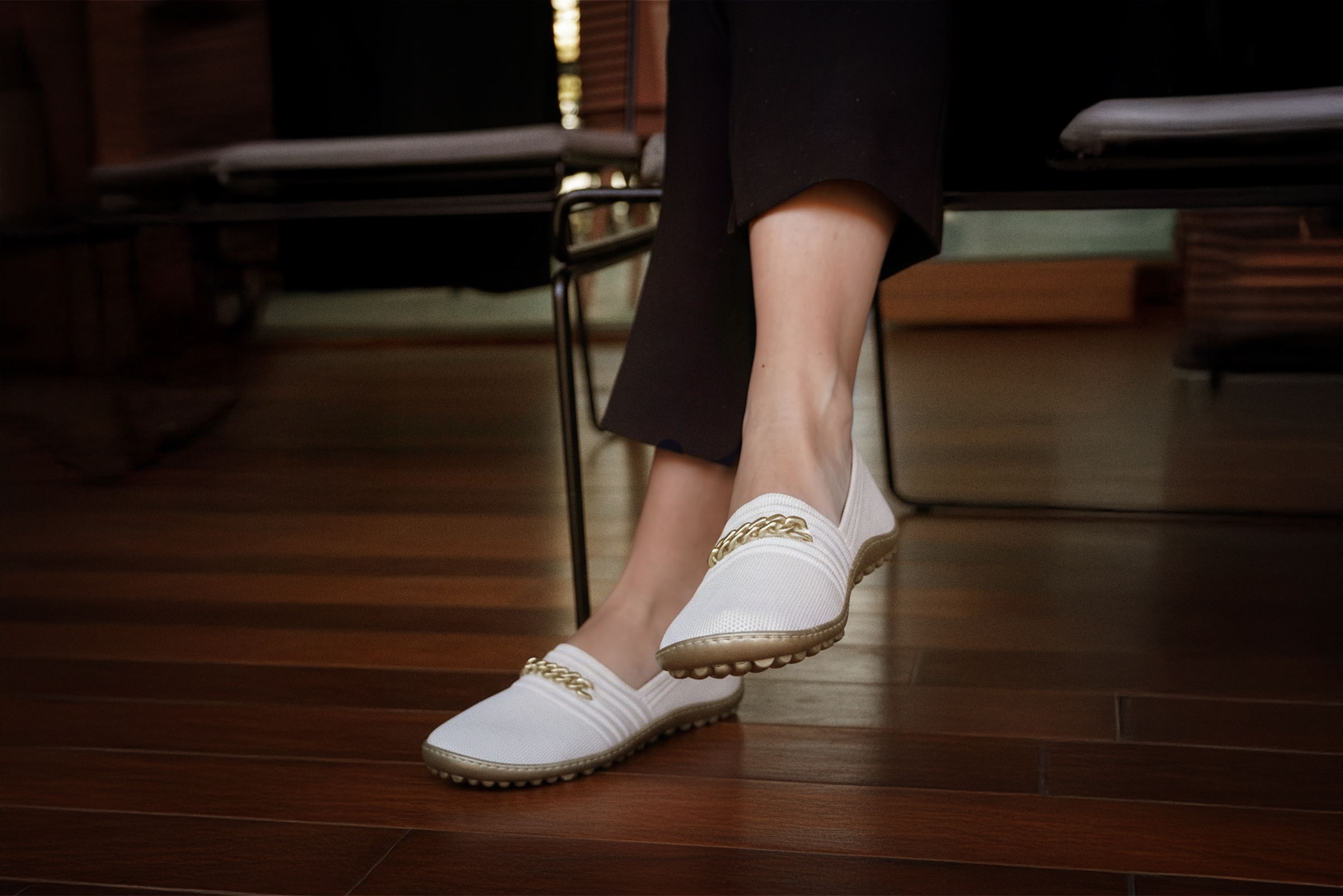 Leguano Chaussures pieds nus »LADY FAMOUS«  flats, ballerines, chaussures confort avec chaîne décorative dorée
