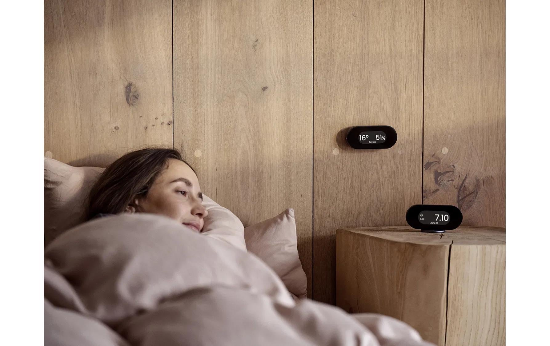 Jacob Jensen Wecker Kompakter digitaler Wecker mit E-Ink-Display