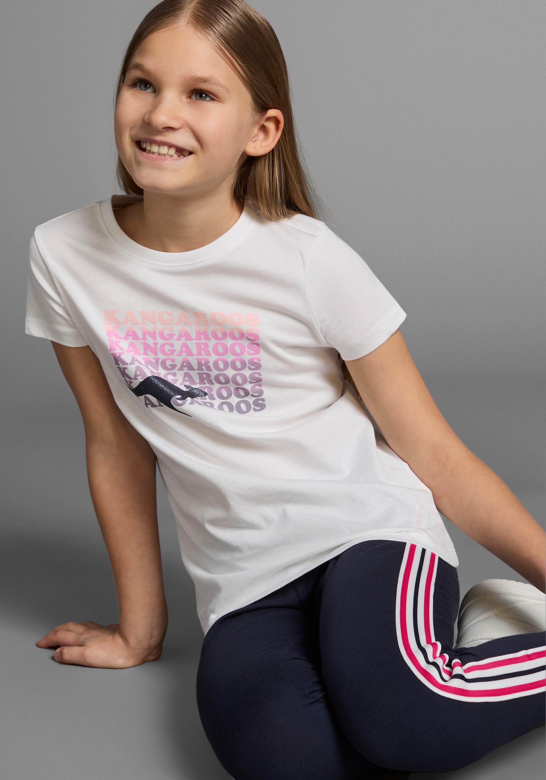 KangaROOS T-Shirt, Kurzarm, taillierter Schnitt, mit Glitzerdruck