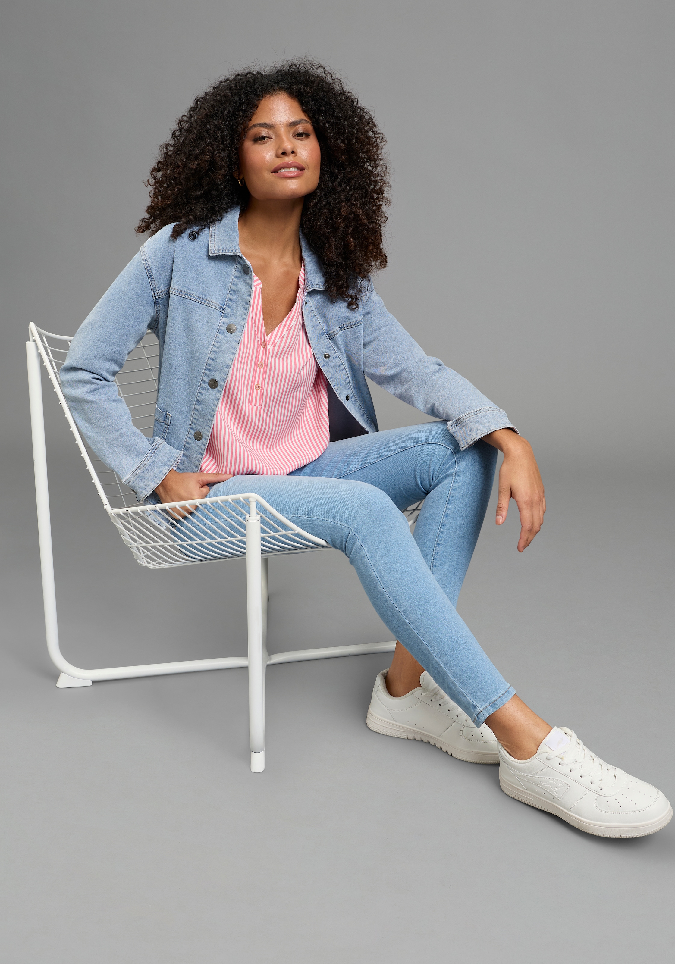 KangaROOS Blouse à enfiler Langarmbluse, figurumspielende Passform, Rundhalsausschnitt