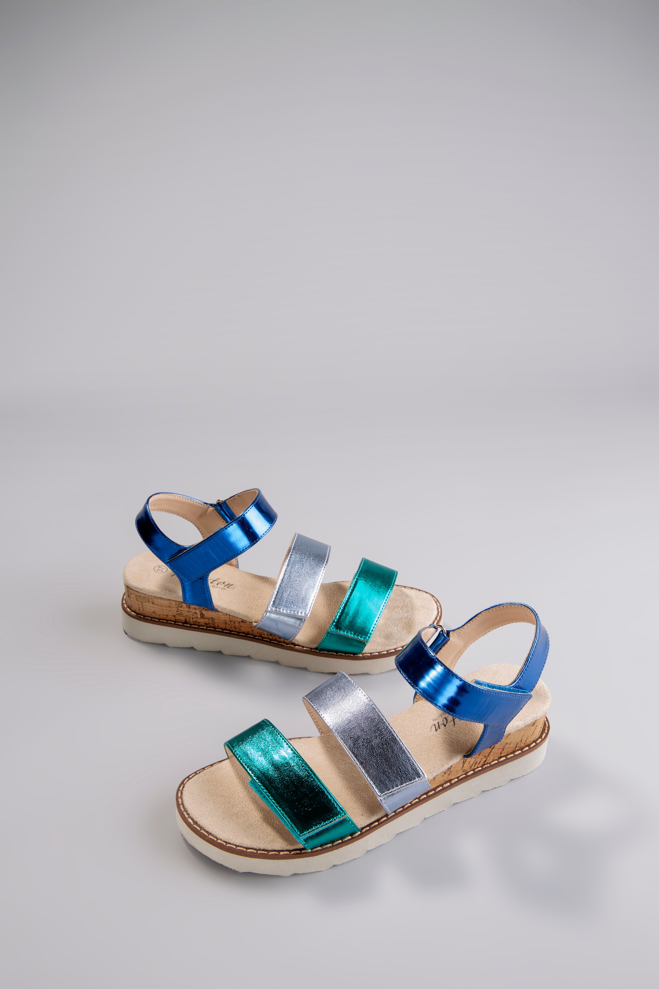 Image of Aniston SHOES Keilsandalette Sandale, Sommerschuh, Klettschuh, Metallic-Optik
