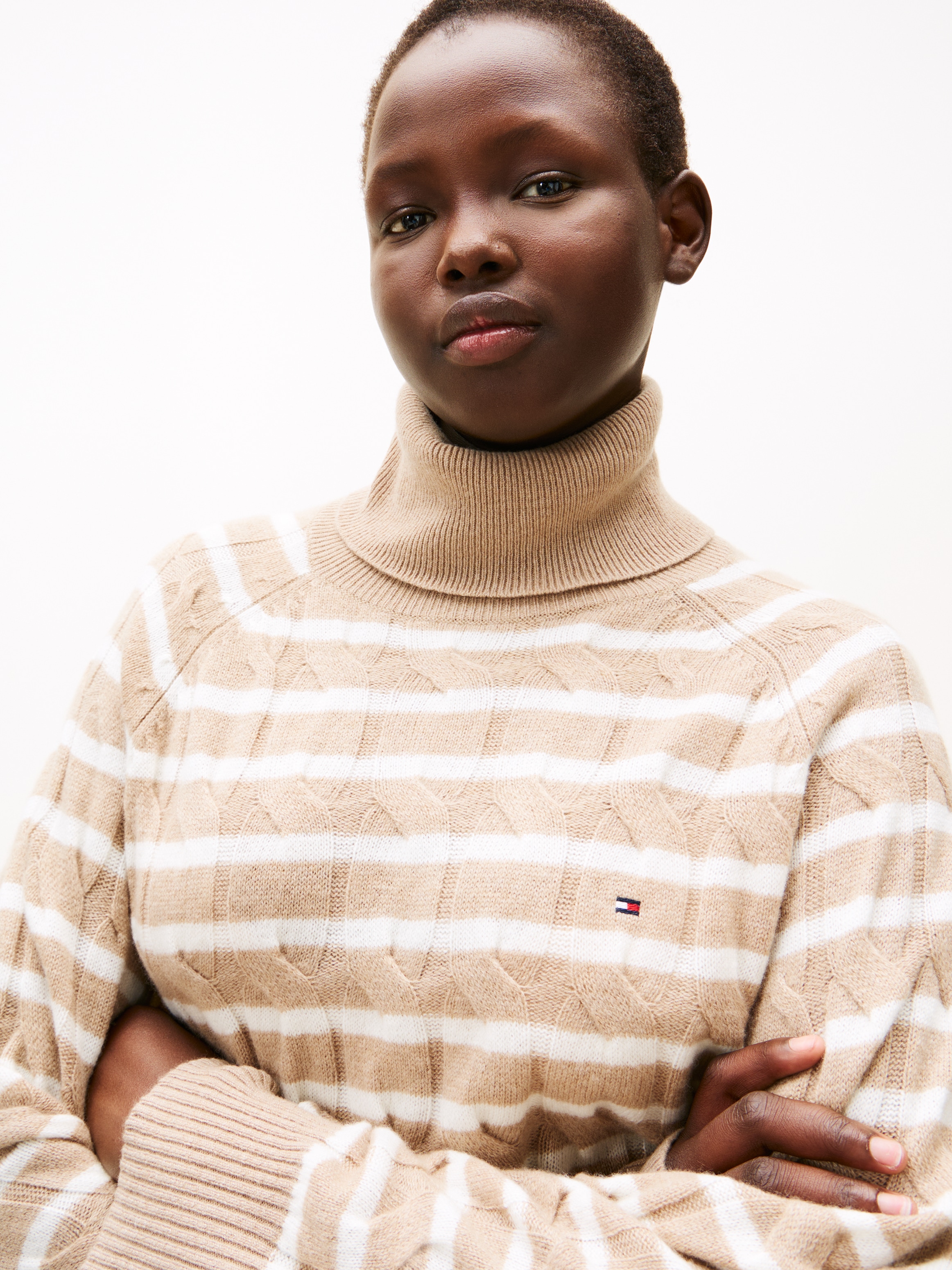 Tommy Hilfiger Curve Rollkragenpullover »CRV SOFT WOOL CABLE ROLL-NK SWT« in grossen Grössen, mit Zopfmuster, aus reiner Wolle