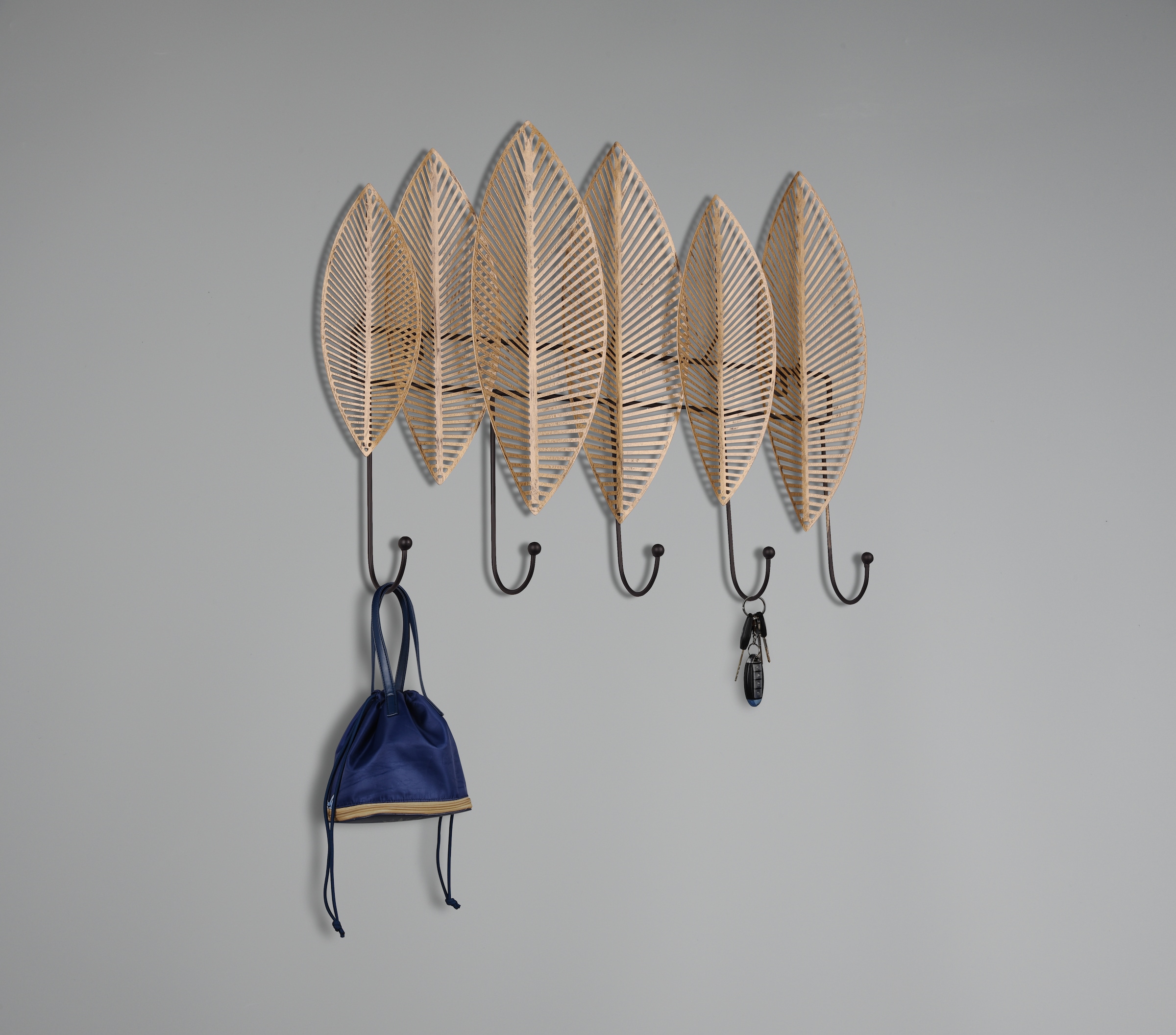 MIRRORS AND MORE Wandgarderobe »Alma« 1 Stk. tlg. Blatt-Design mit 5 Haken aus Metall