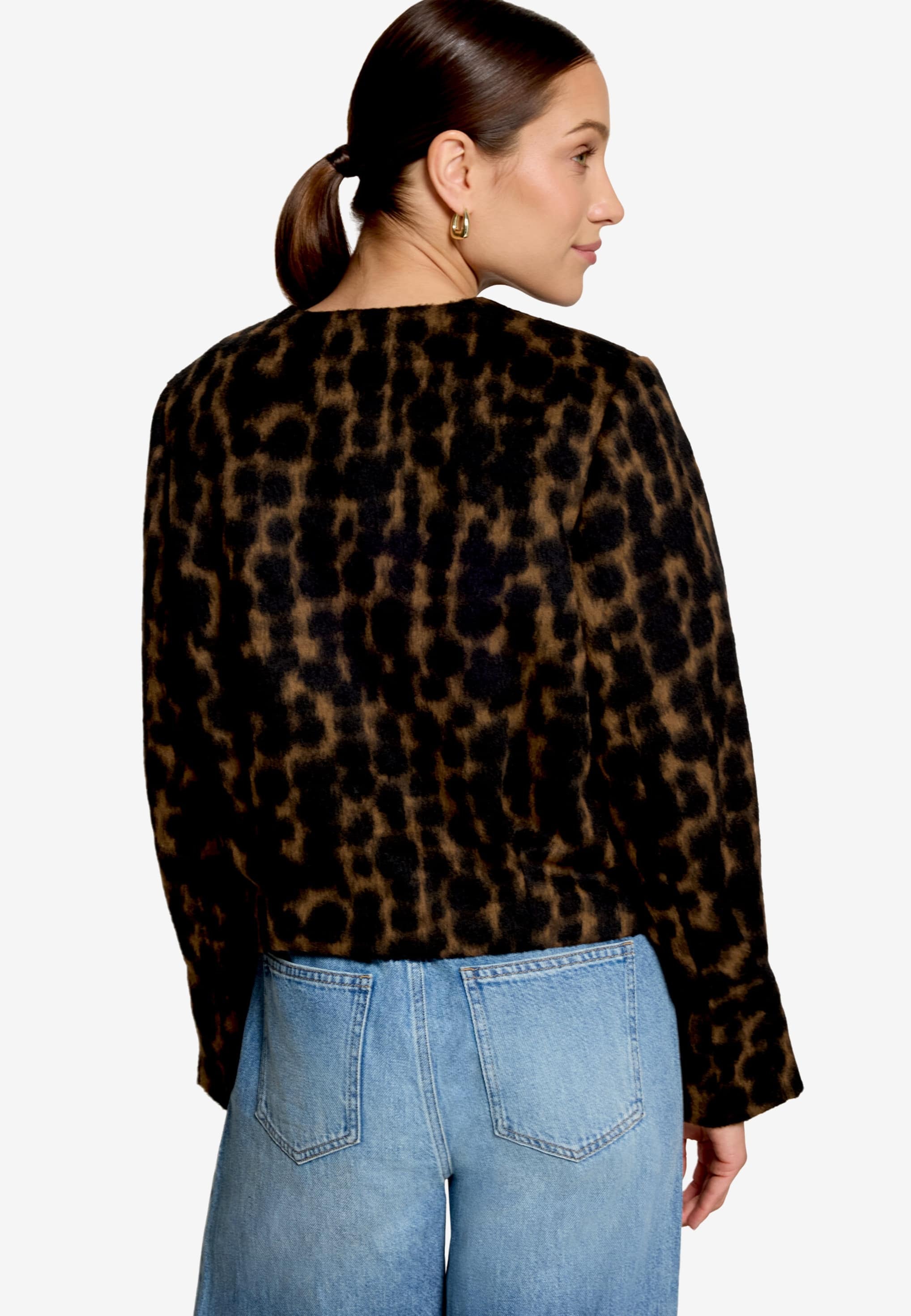 Zero Blazer court veste duveteuse avec boutons / look animalier motif