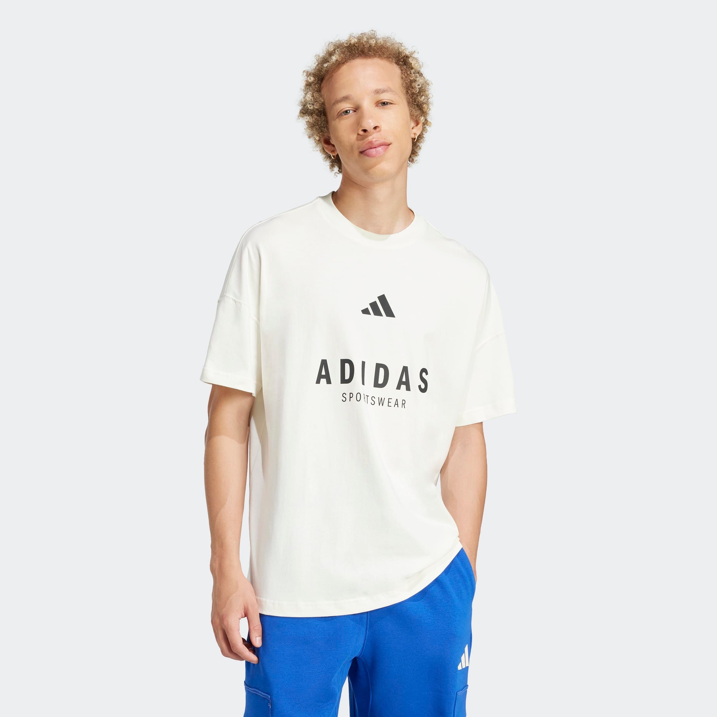 Image of adidas Sportswear T-Shirt "ALL SZN GRAPHIC" sportliche Passform, Rundhalsausschnitt, mit Logo auf der Brust