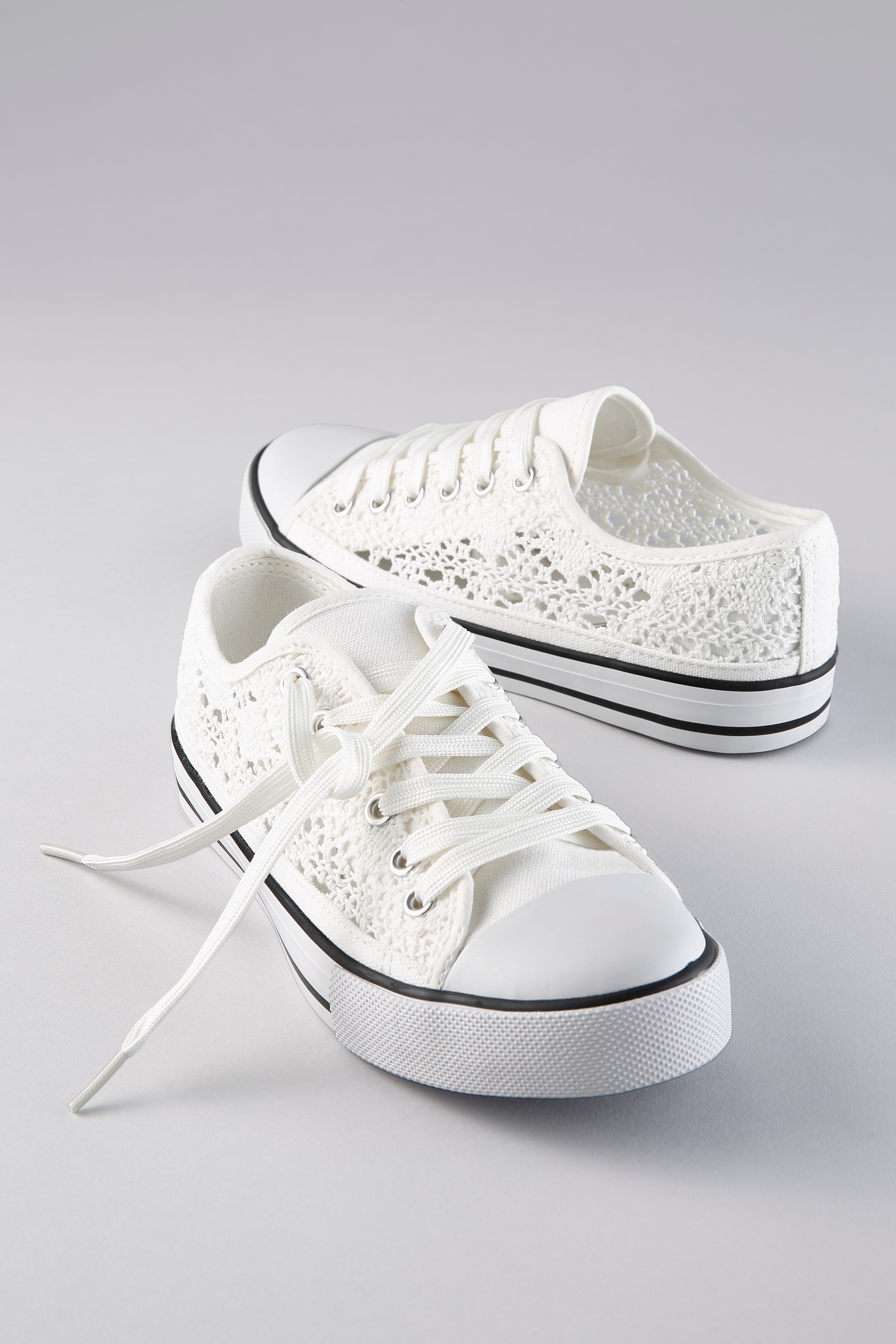 Image of Aniston SHOES Sneaker Schnürschuh, Freizeitschuh in Häkeloptik - NEUE KOLLEKTION
