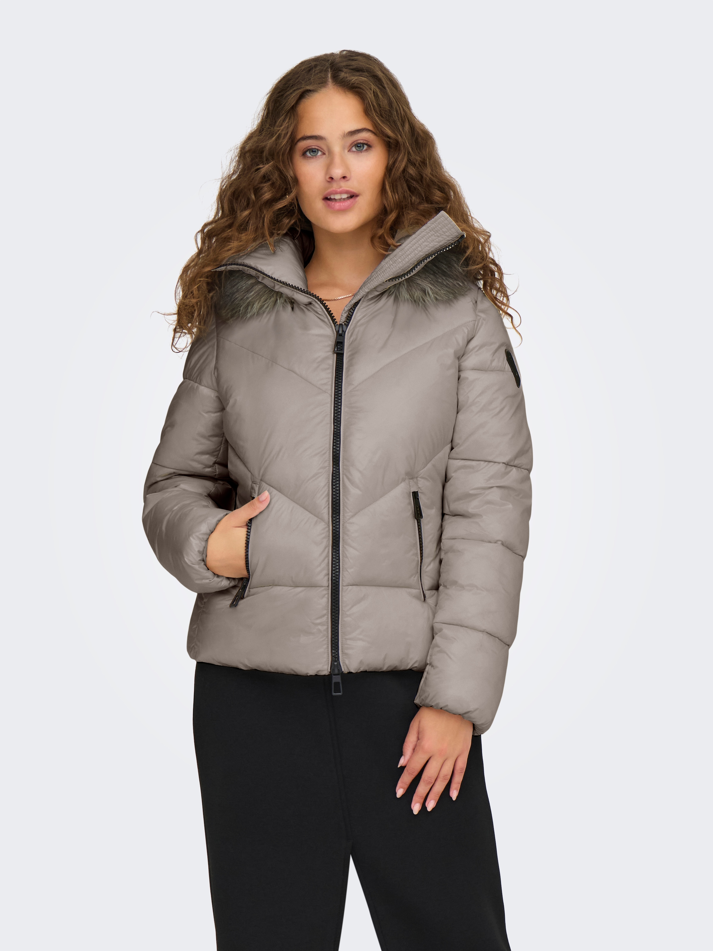 Image of ONLY Steppjacke "ONLFEVER SHORT PUFFER LIFE CC OTW" mit Kapuze