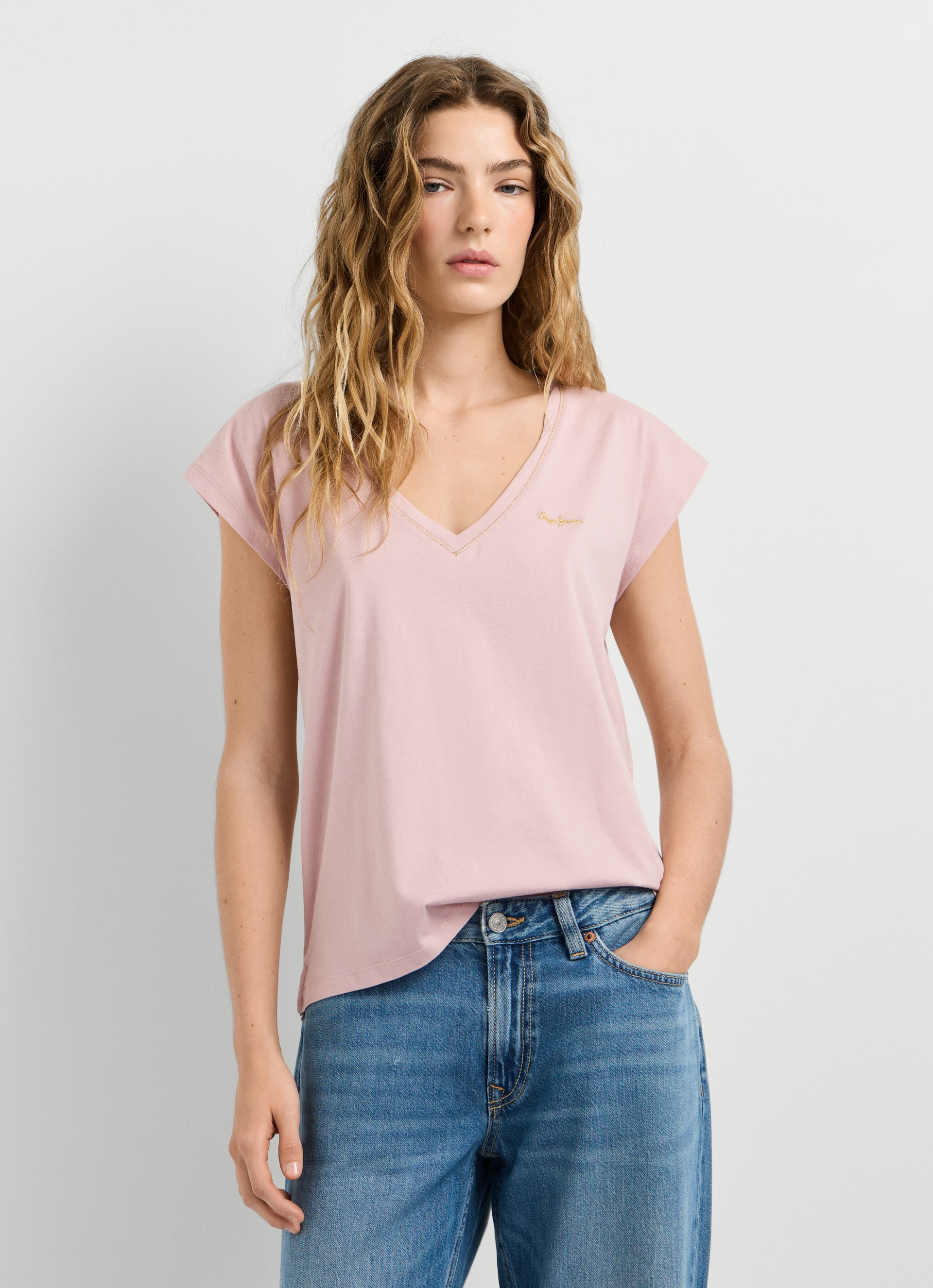 Image of Pepe Jeans T-Shirt "CLOE" mit V-Ausschnitt, Logostickerei