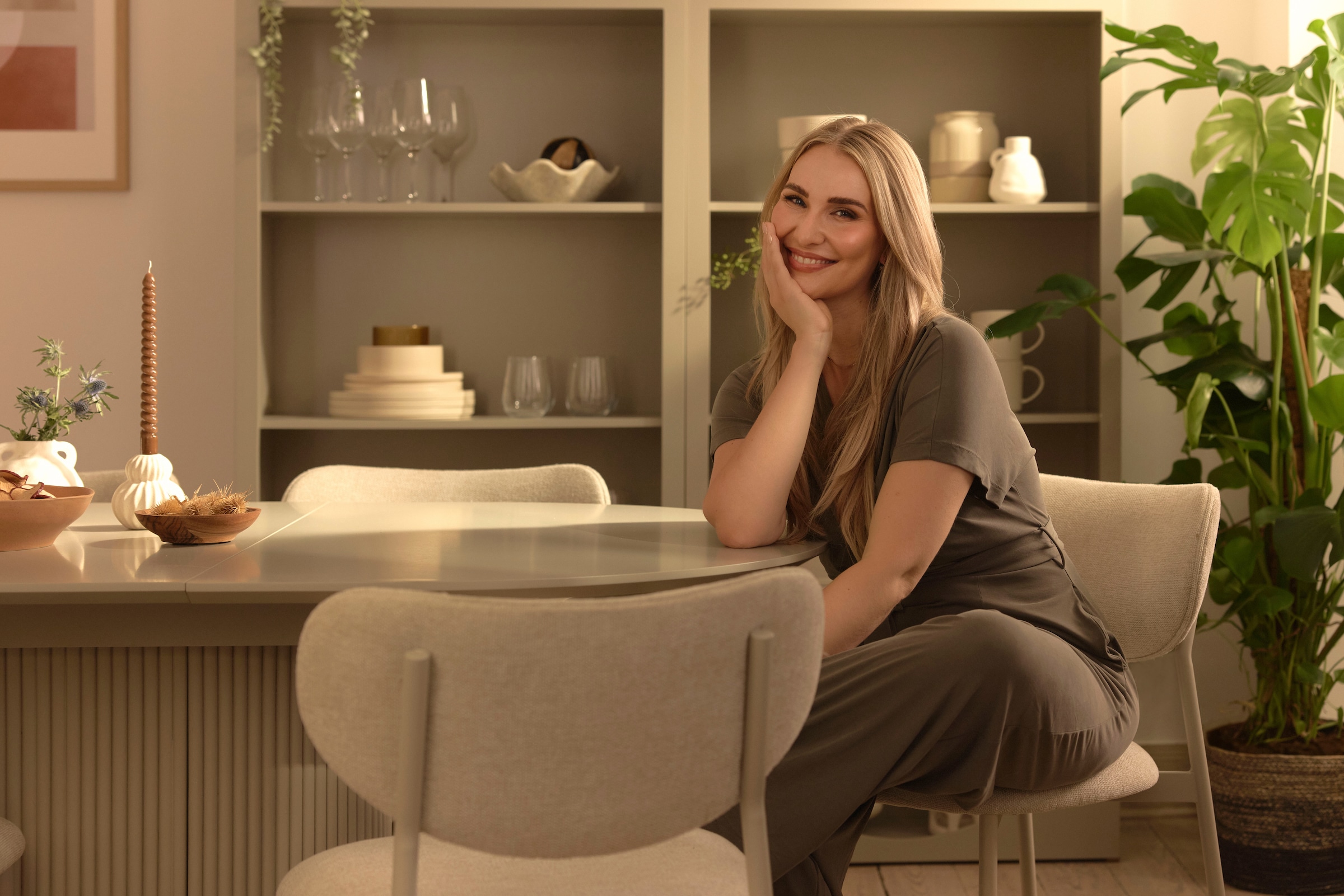 homsy by Ana Johnson Table de salle à manger »Storvia« extensible jusqu'à 180 cm, avec rangement pratique