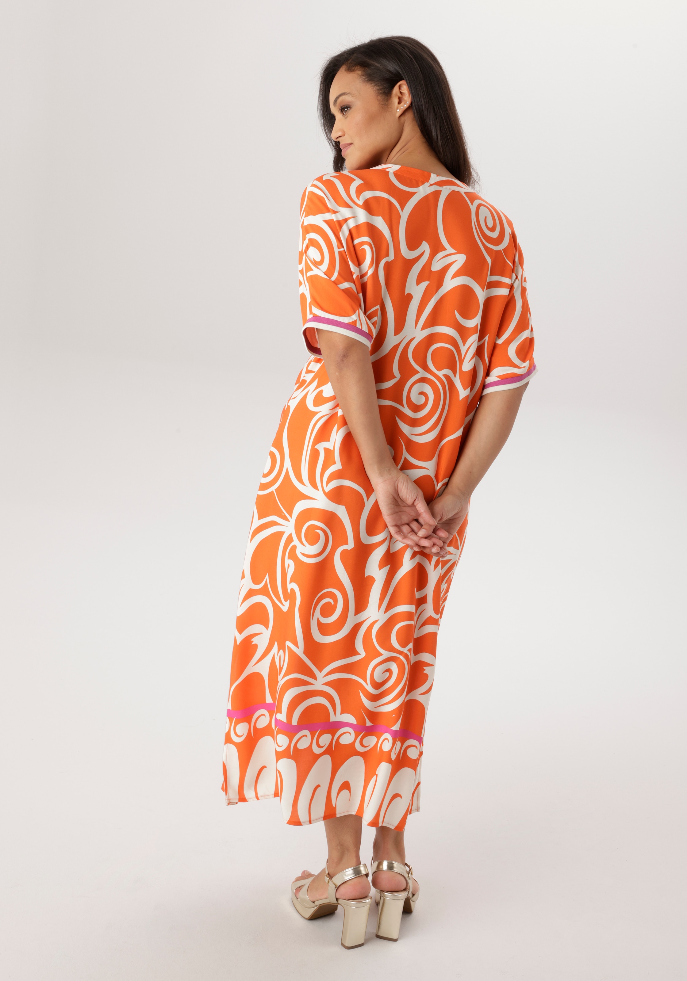 Aniston PLUS Robe d'été mit extravagantem, grafischen Druck