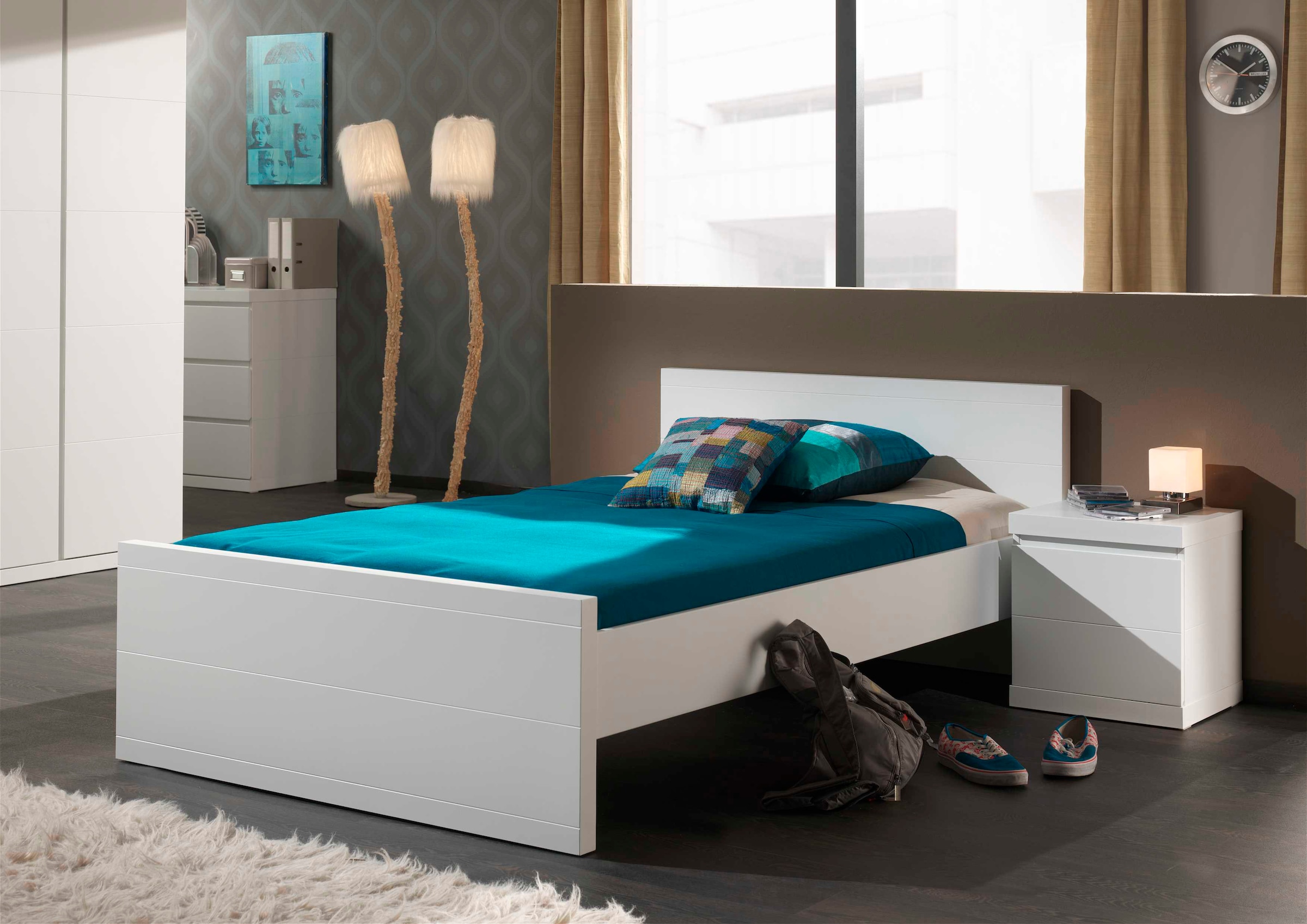 Vipack Table de nuit Fabriqué en Europe,  Table de nuit au design épuré, avec 1 porte, finition laquée blanche