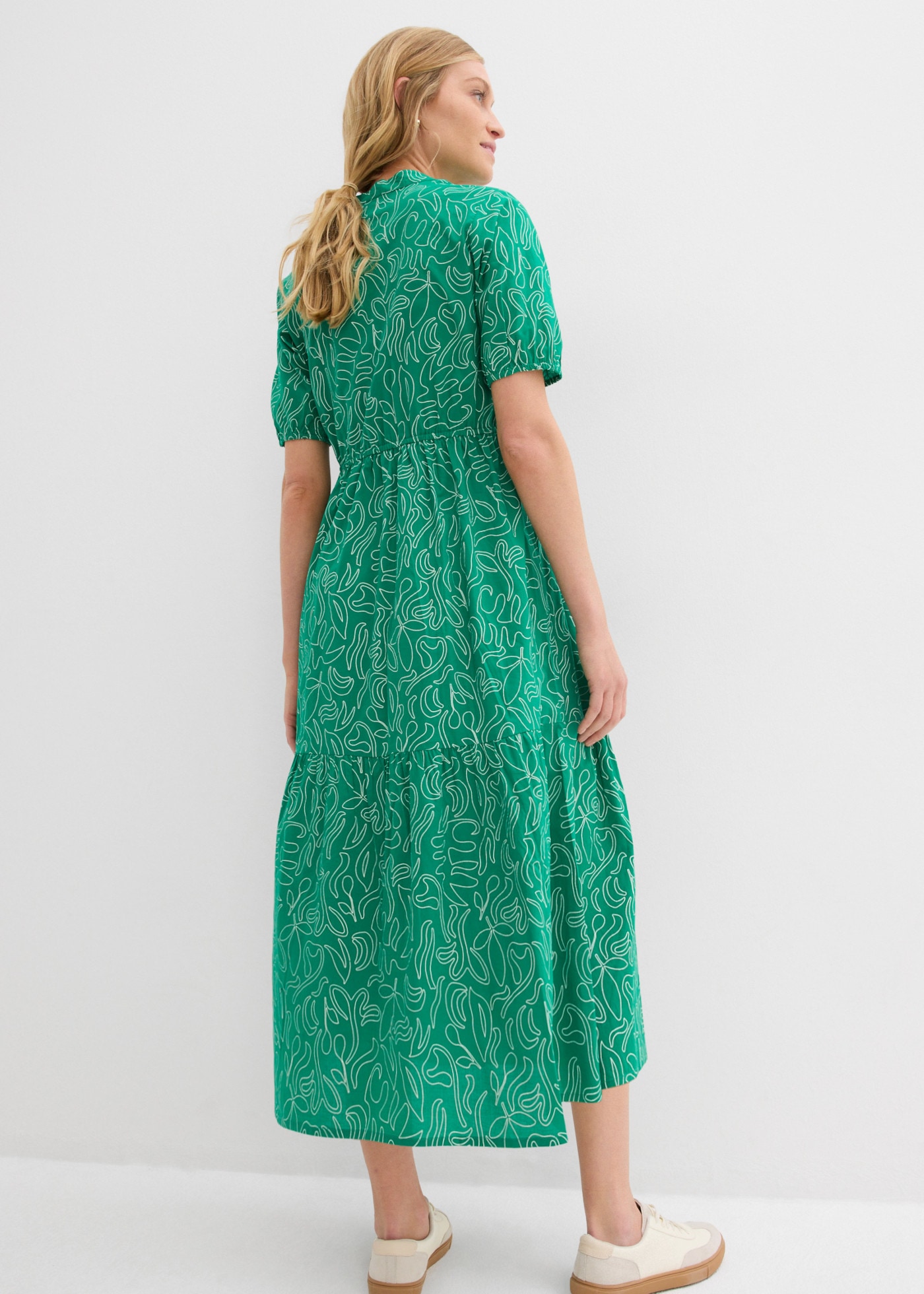 bonprix Robe midi forme près du corps, avec col henley, manches mi-longues