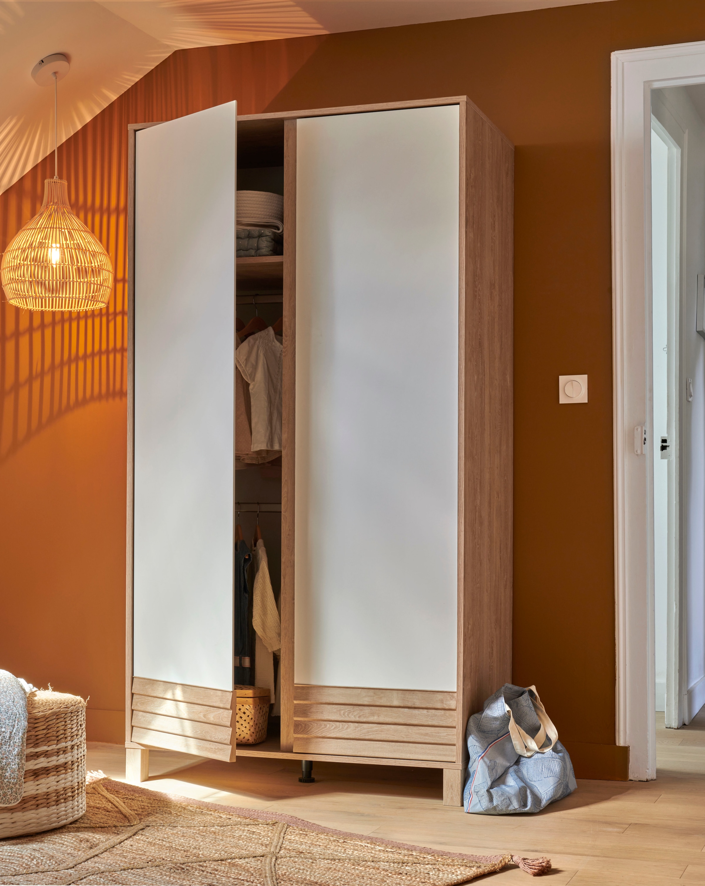 Gami Armoires à vêtements »Achille Kleiderschrank mit 2 Türen« Voll ausgestatteter Kleiderschrank mit Kleiderstangen und Einlegeböden