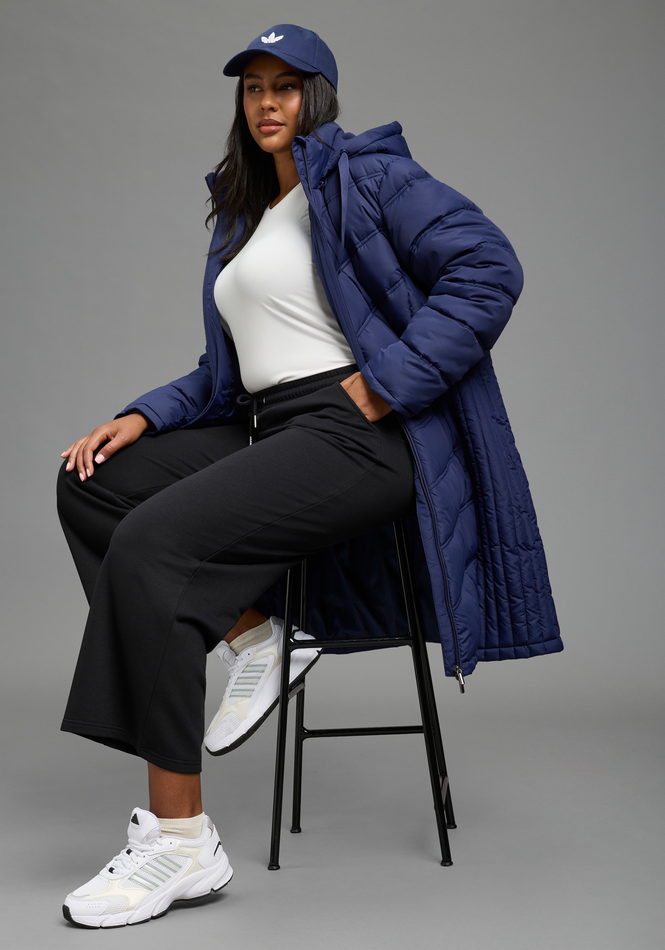 Laura Scott CURVE Manteau matelassé »Grosse Grössen« avec capuche amovible et empiècements latéraux