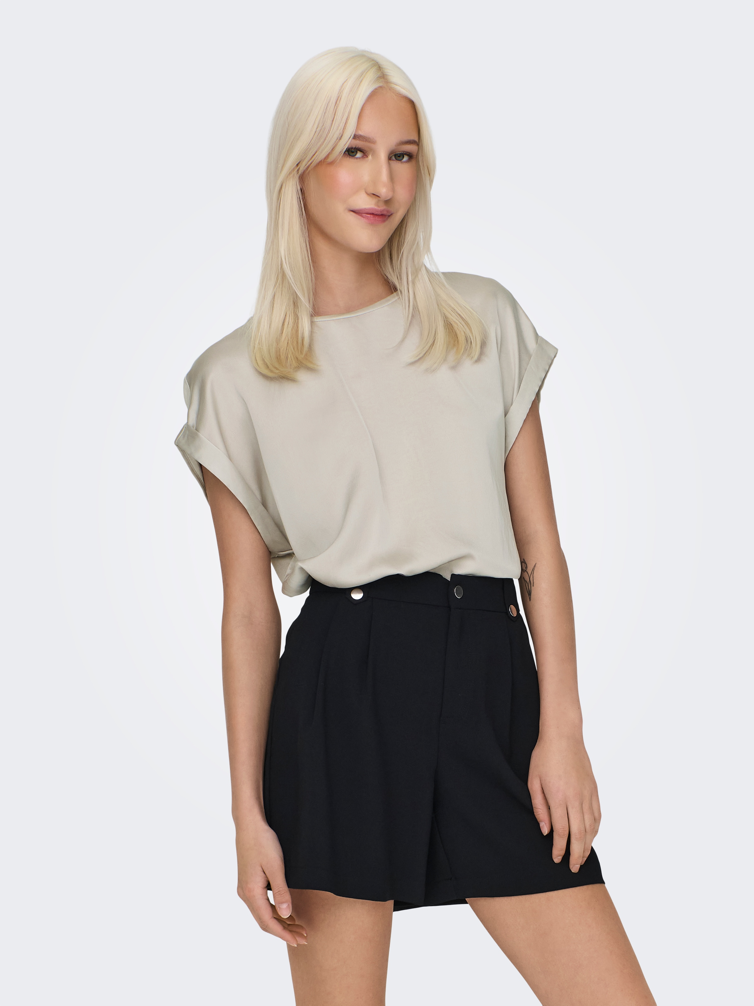 Image of ONLY Kurzarmshirt "ONLLIEKE S/S SATIN MIX TOP WVN NOOS" regular fit, Web, Polyester, Rundhals, unifarben