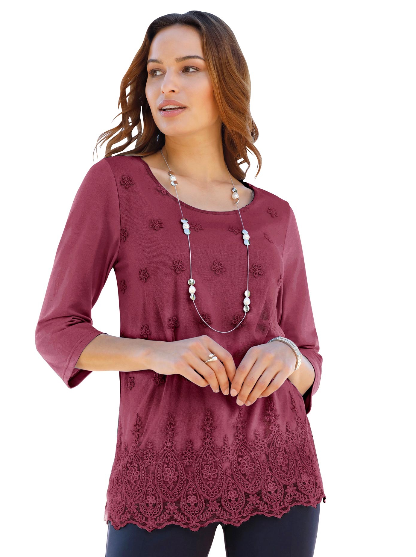 Shirt mit kleinen aufgestickten Blümchen vorne