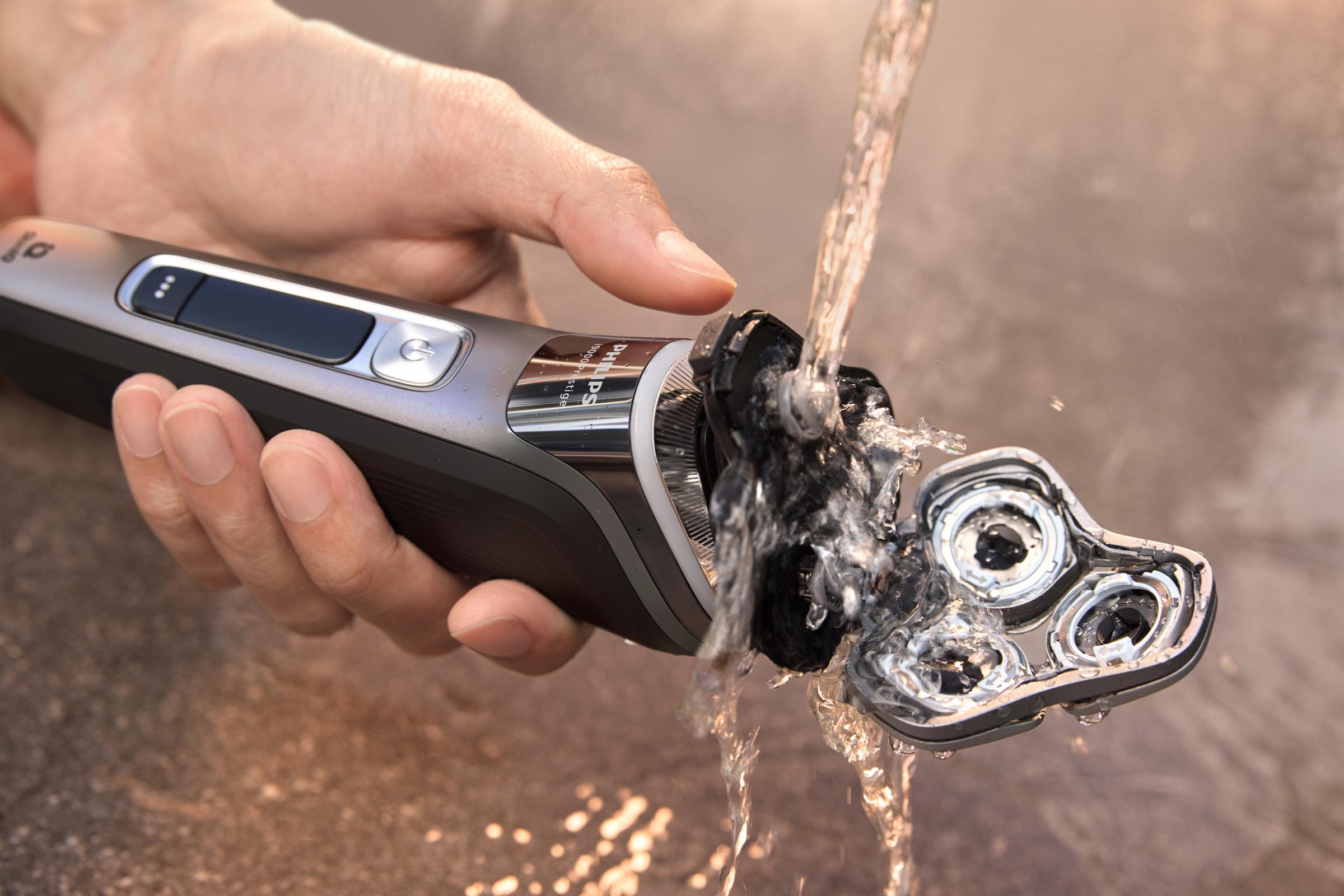 Philips Elektrorasierer »Series i9000 Prestige XP9202/10« integrierter Präzisionstrimmer mit SkinIQ Technologie, inkl. Ladestand, Reiseetui