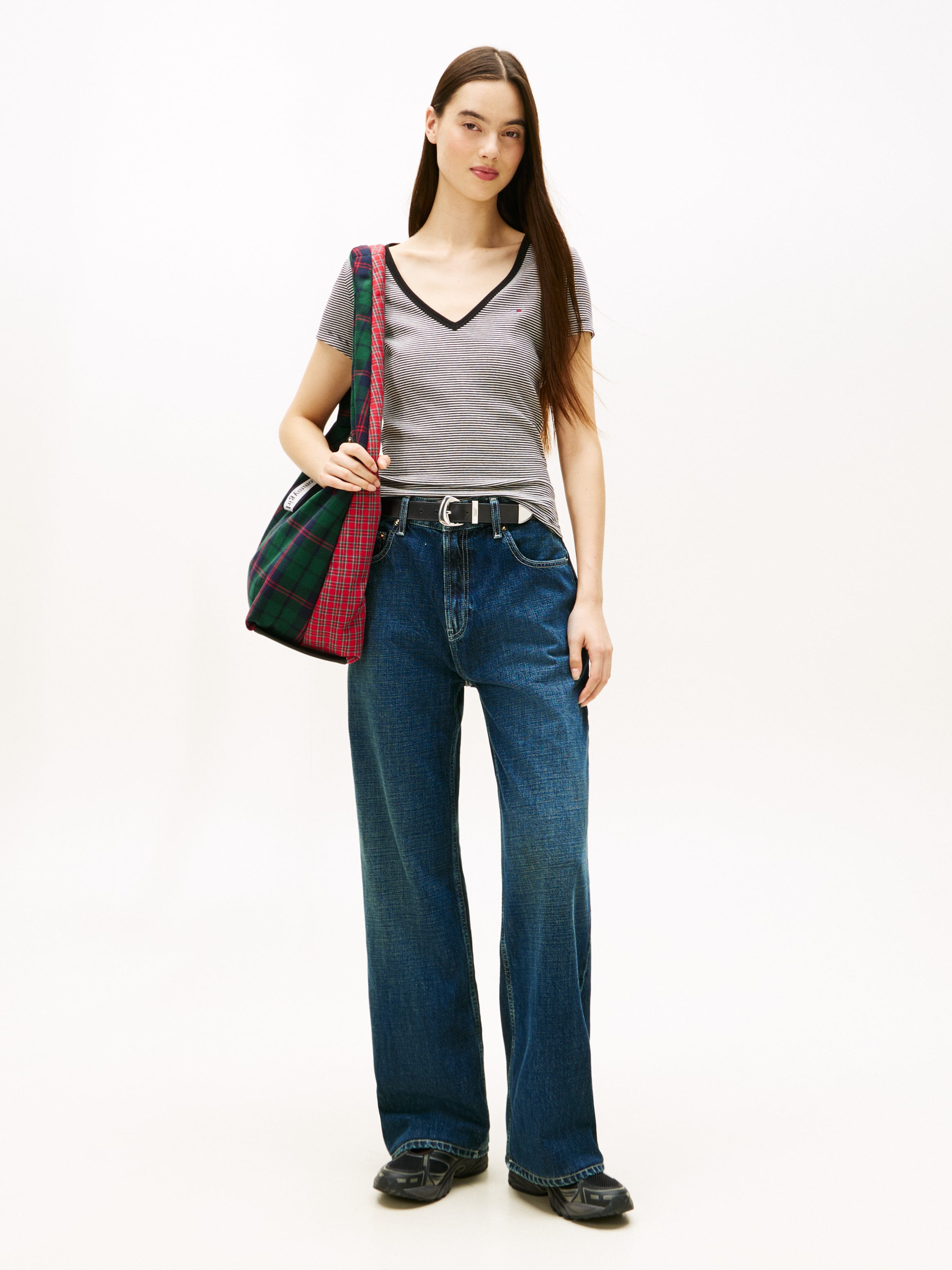 Tommy Jeans T-shirt à manches courtes »TJW SLIM ESSENTIAL RIB V SHORT SLEEVE« mit gerippter Struktur, V-Ausschnitt, Slim Fit