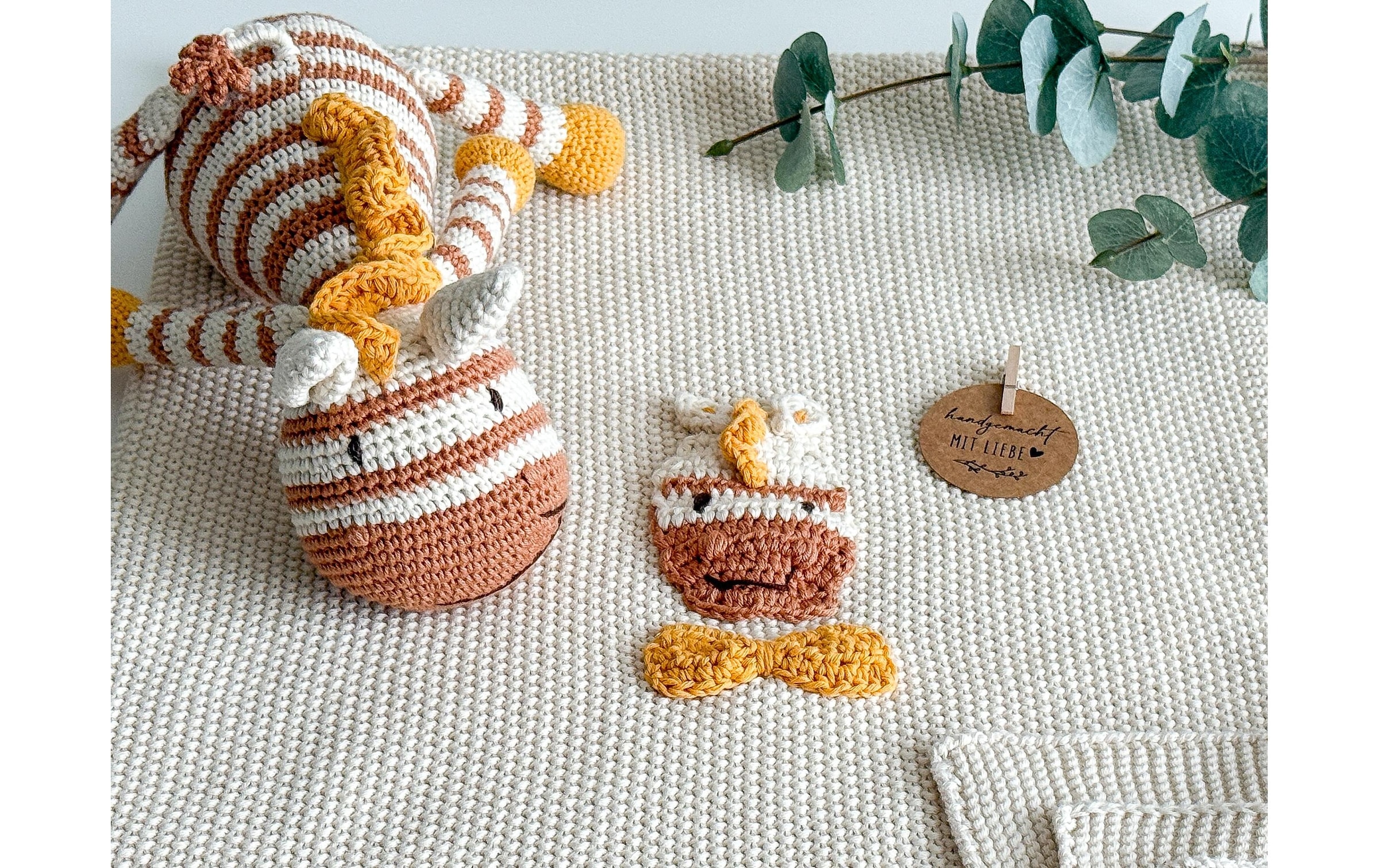  Neugeborenen-Geschenkset »Welcomebabybox Enno – Decke & Zebra« 2 Stk. Kuschelige 2-teilige Geschenkbox für Babys