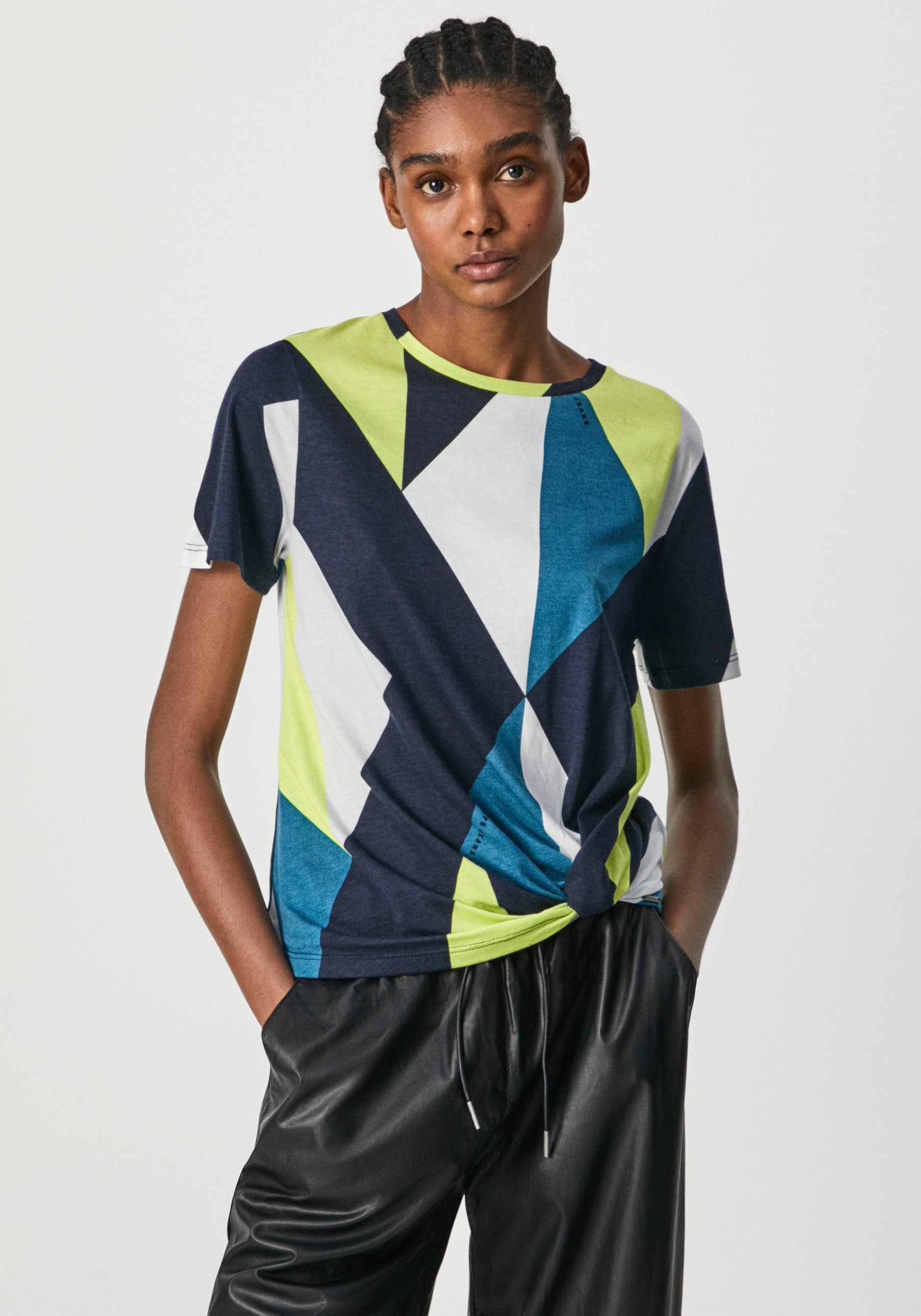 Image of Pepe Jeans Kurzarmshirt »ALBIN«, mit geometrischem allover Print und zum Knoten bei Ackermann Versand Schweiz