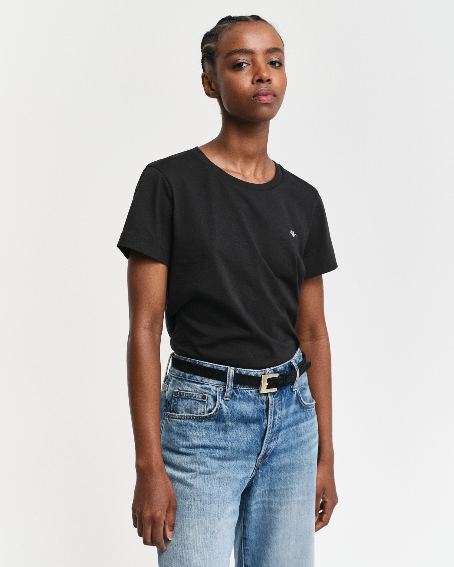 Gant T-Shirt »REG SHIELD KA T-SHIRT«, mit einer kleinen aufgestickten Wappen-Grafik auf der Brust