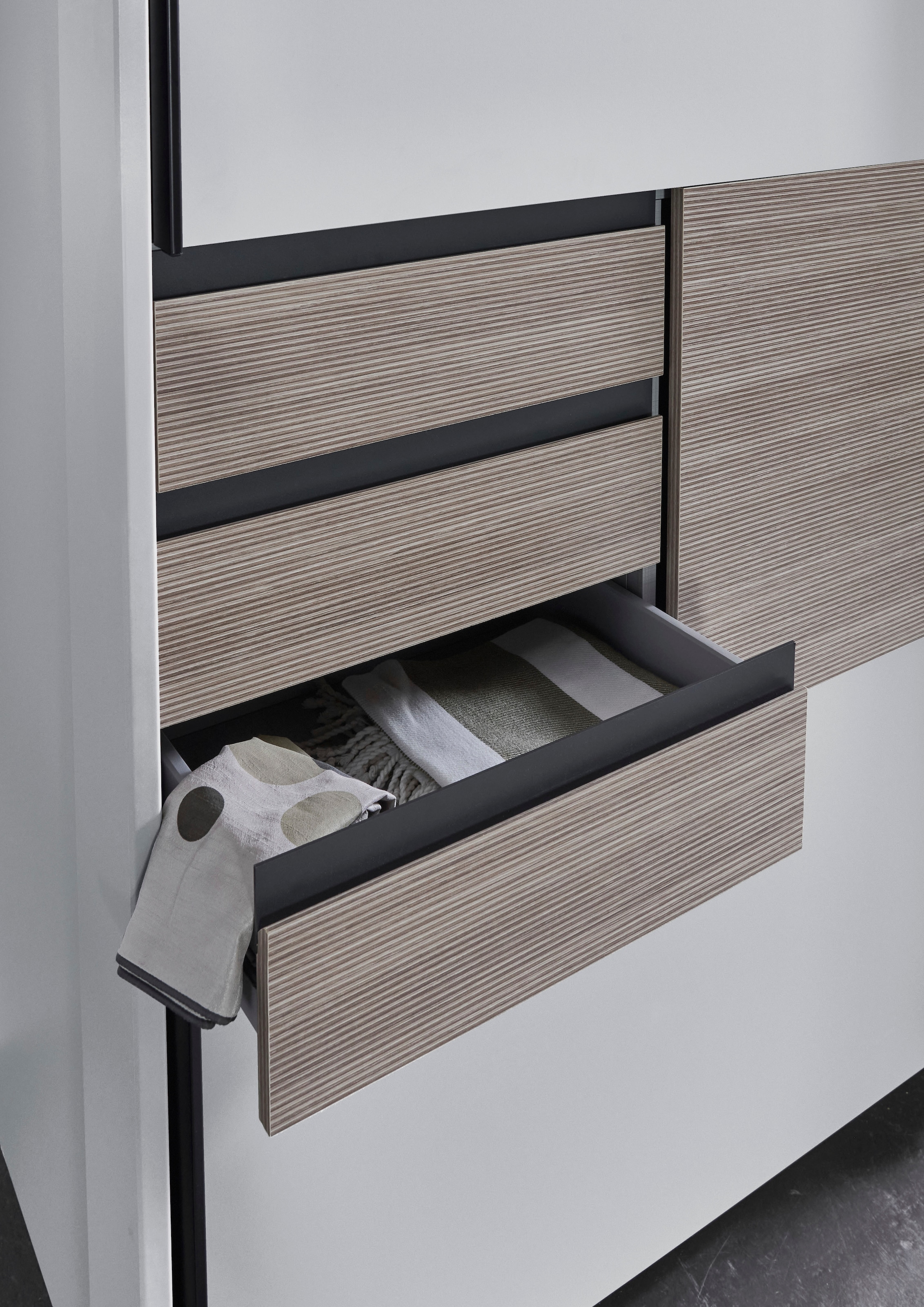Wimex Armoire à portes coulissantes »Bremen in der Breite 180cm, wahlweise mit Spiegel« avec aspect multiplex moderne, tiroirs inclus