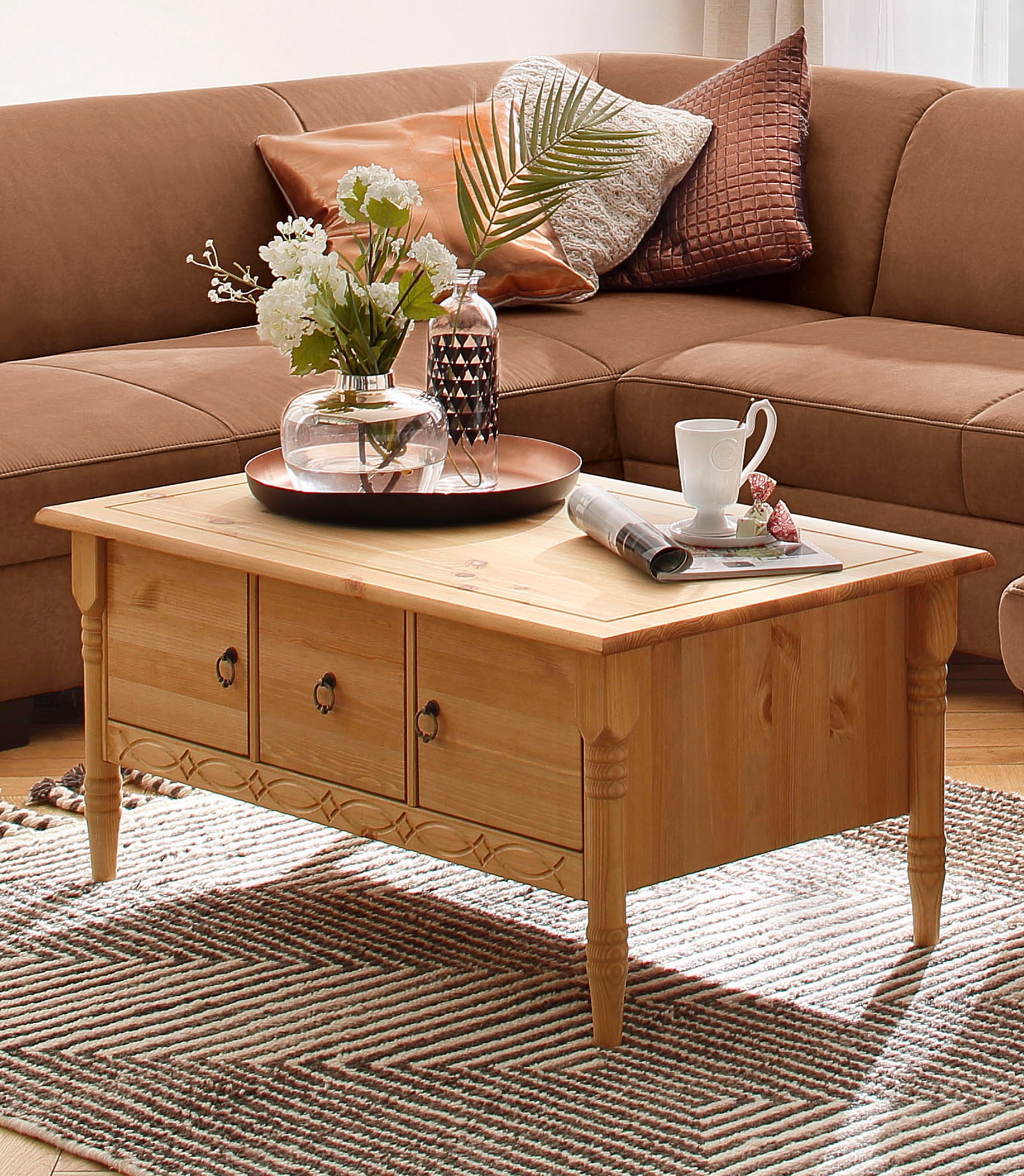 Home affaire Couchtisch »Indra«, aus massiver Kiefer, FSC®, mit Stauraum, dezentes Ornament