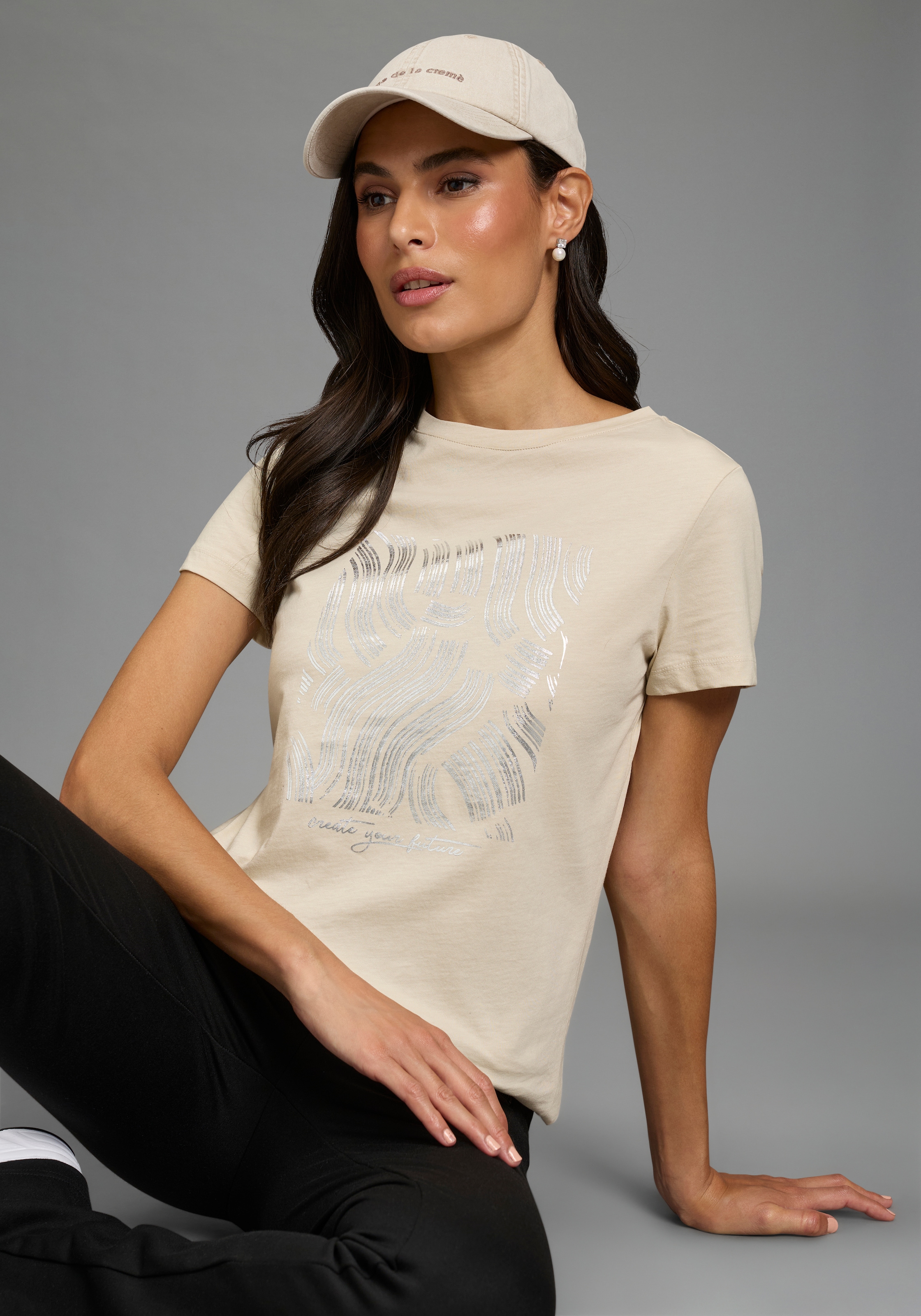 Image of Laura Scott T-Shirt mit schimmerndem Folienprint, hüftlange Basic-Passform