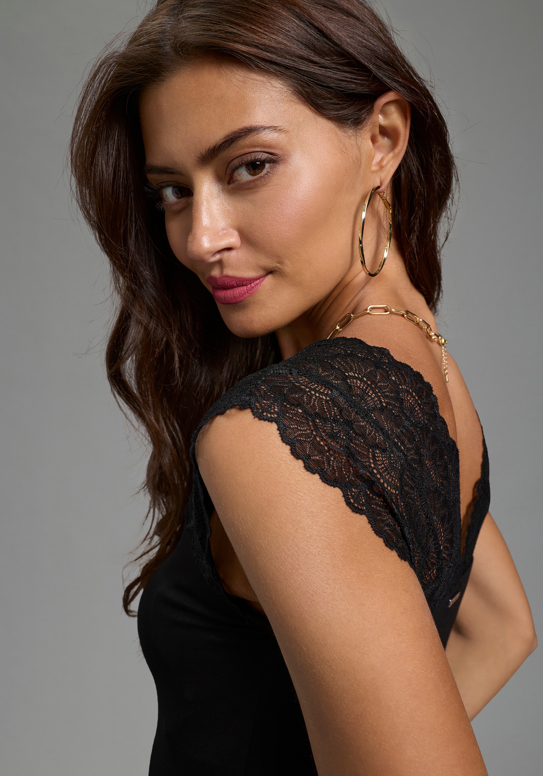 Bruno Banani Top en dentelle mit figurbetonter Passform und besonderer Schnittführung