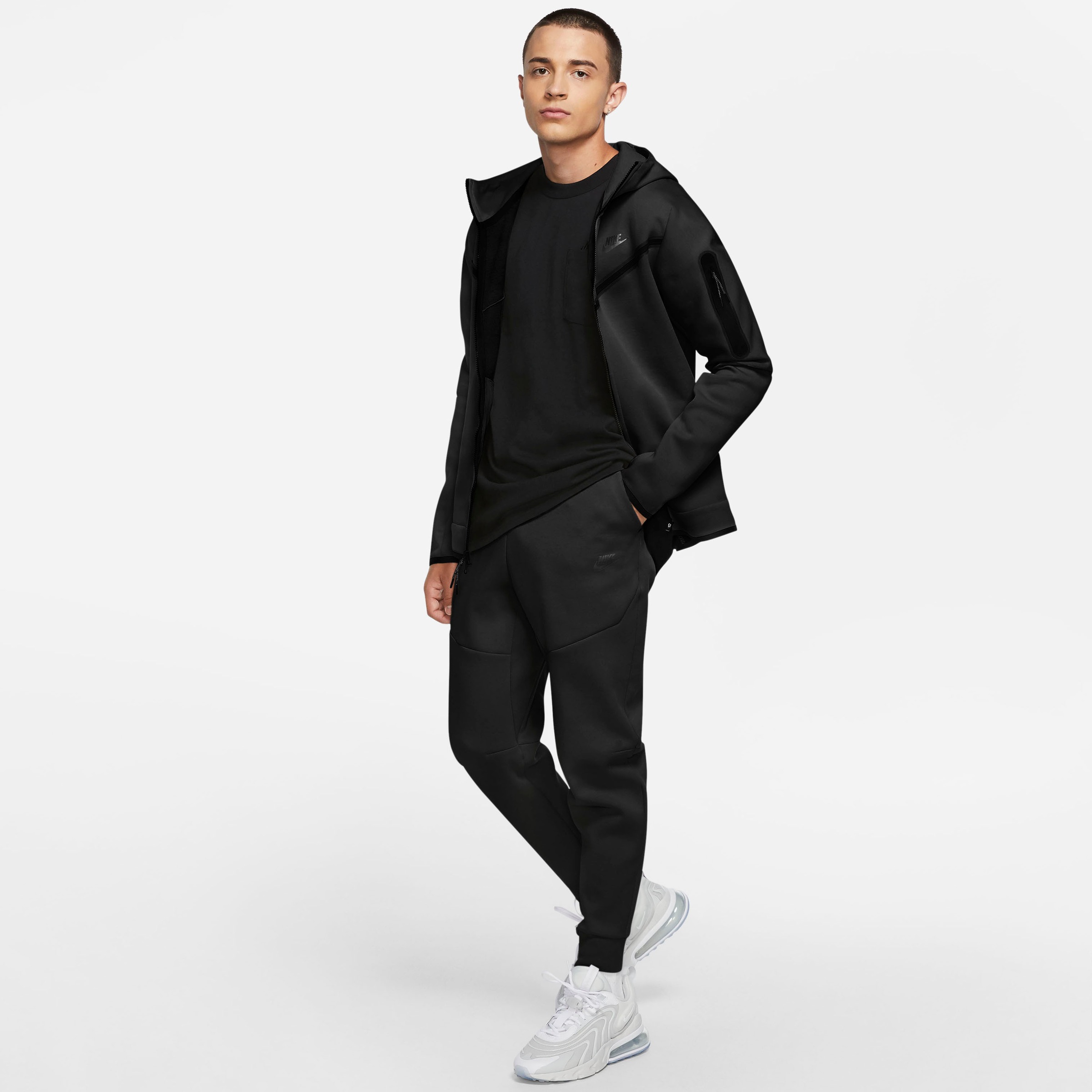 nike tech jogging