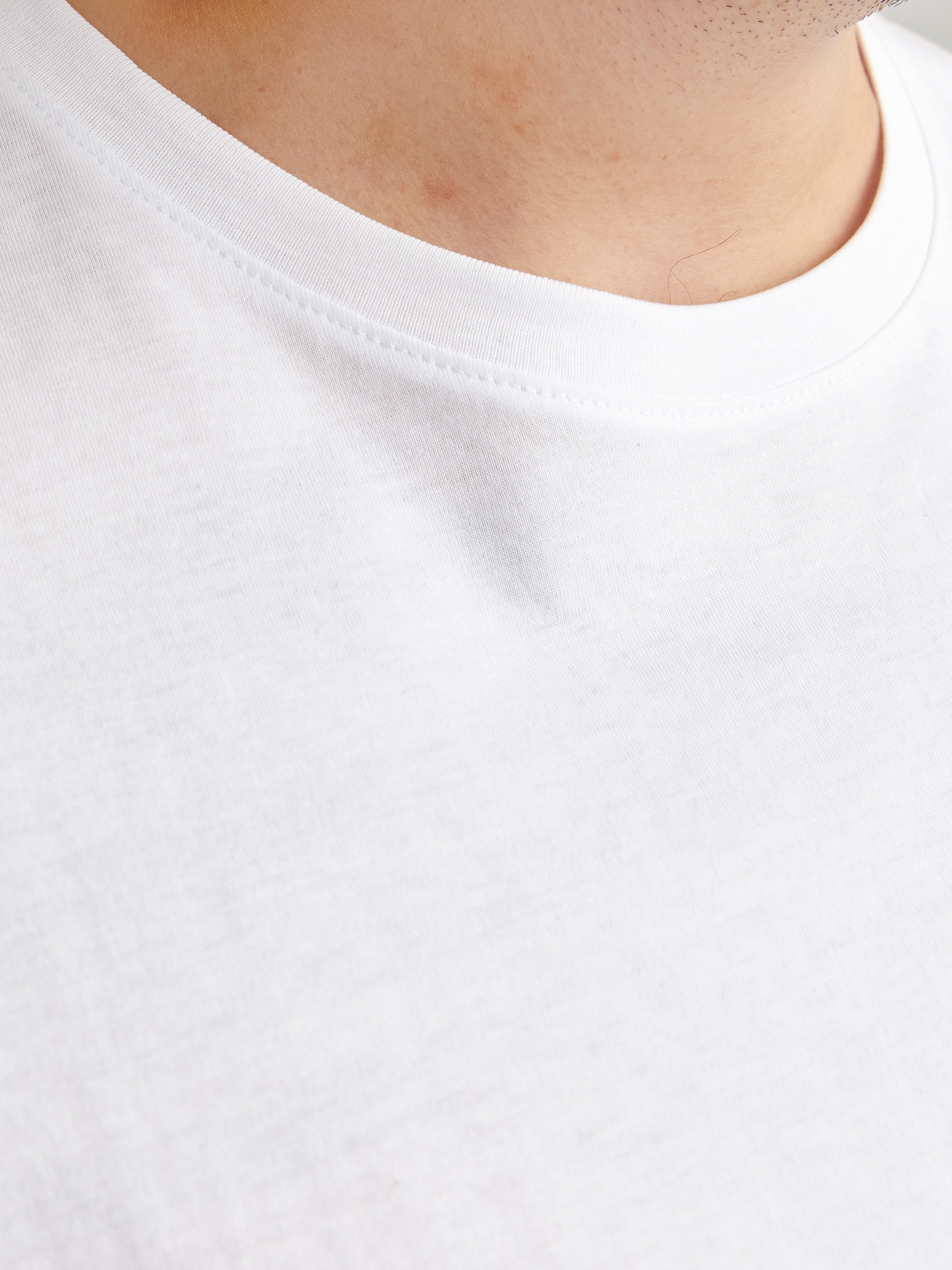 Jack & Jones PlusSize T-Shirt »JJEPAULOS TEE SS CREW NECK NOOS PLS«, mit Logo Stickerei