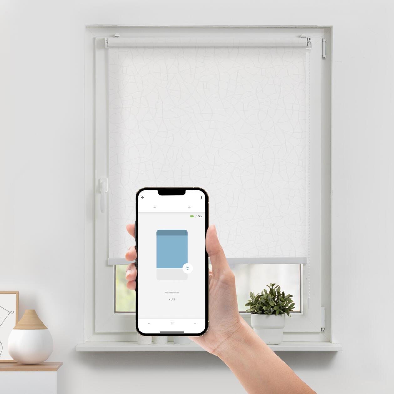 LICHTBLICK ORIGINAL Rollo »Klemmfix, ohne Bohren« blickdicht Blendschutz | Sichtschutz mit Bohren/ohne Bohren freihängend Steuerbar mit Bluetooth-App, integrierter Elektromotor und Akku