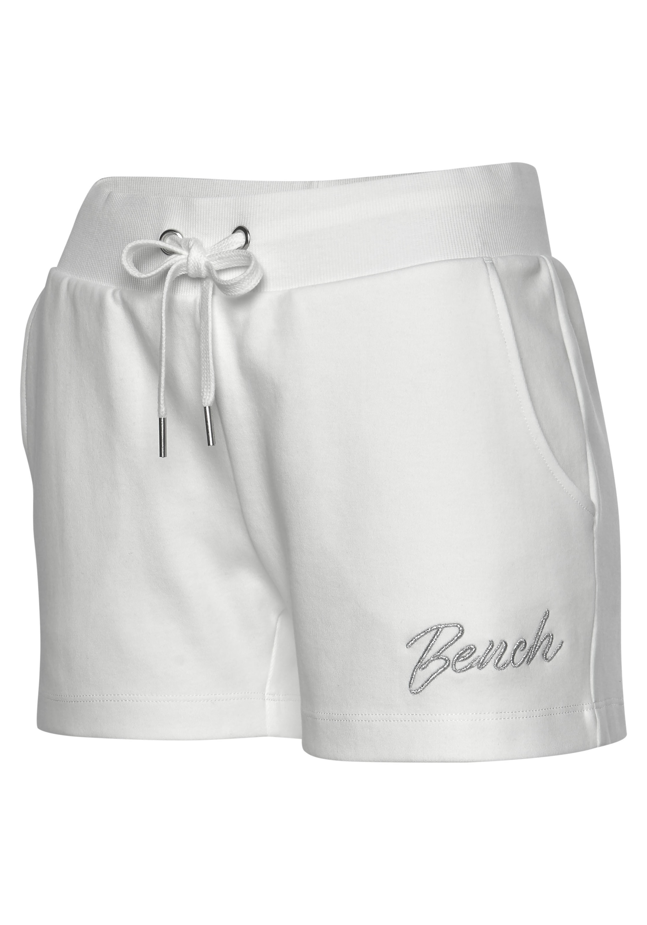 Bench. Loungewear Relaxshorts, mit kleiner glänzenden Logostickerei, Loungeanzug