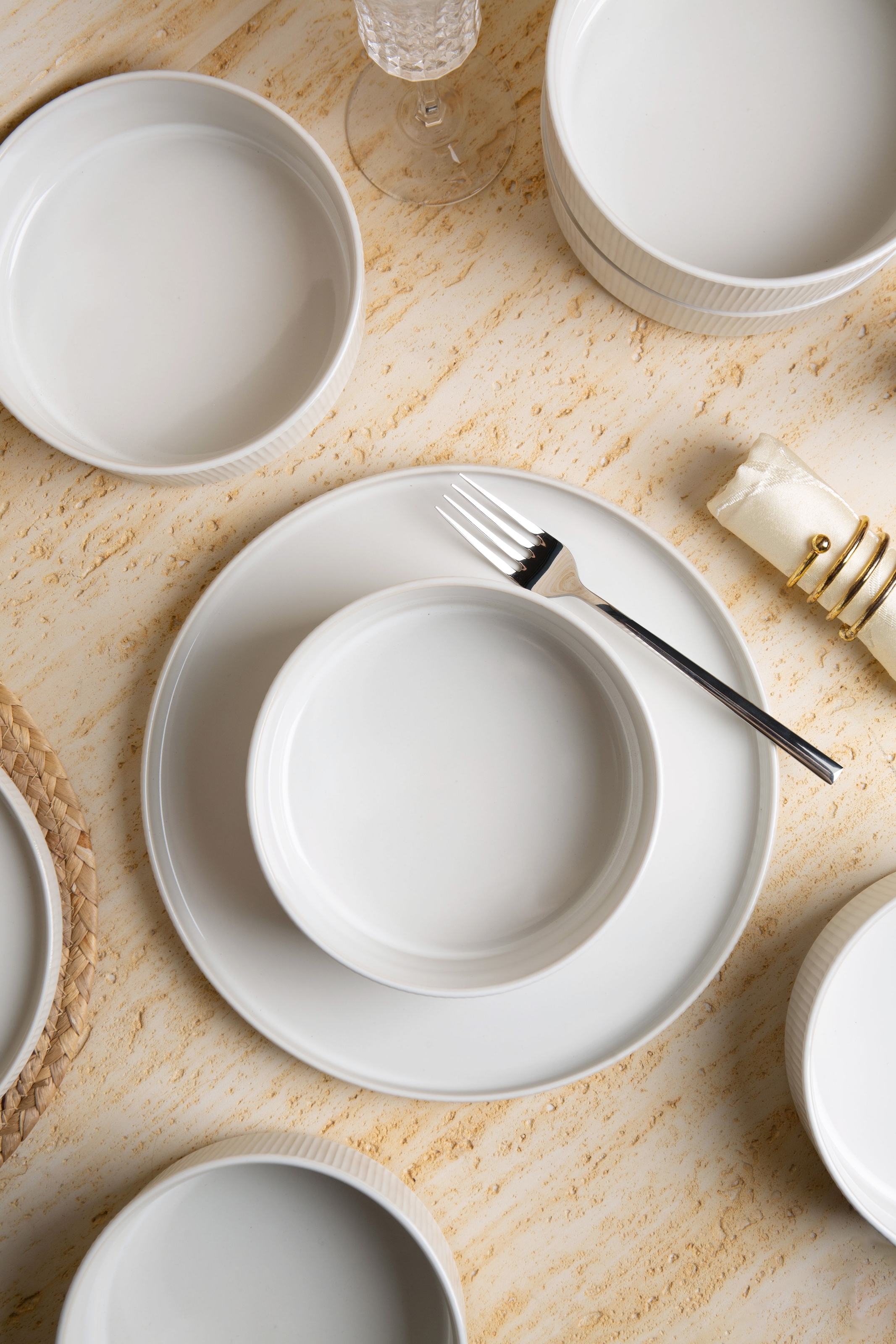 GOODproduct Geschirr-Set »Ylvii, aussen matt, innen reaktiv glasiert« spülmaschinenfest und mikrowellengeeignet