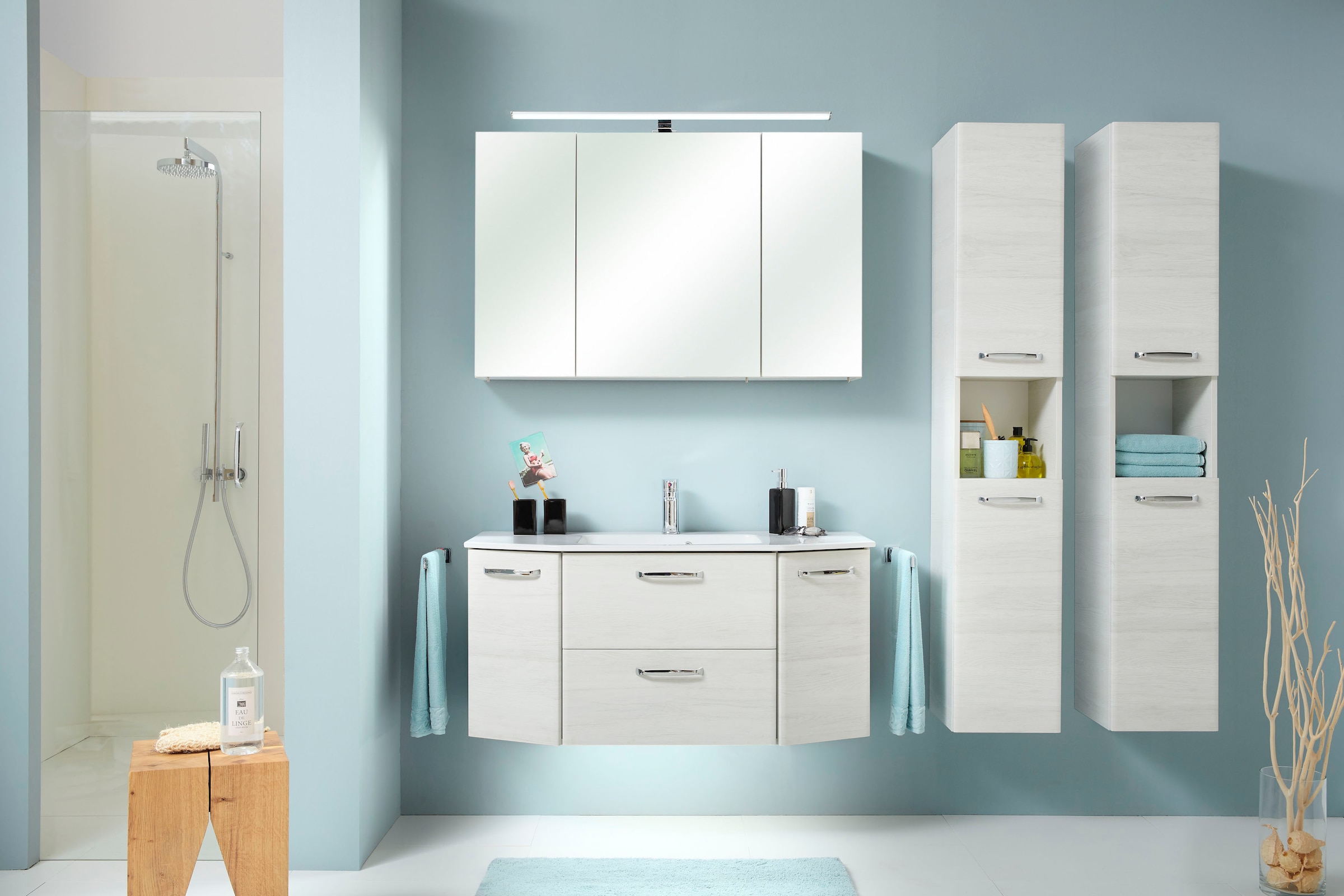 Saphir Armoire haute »Quickset Badschrank 30 cm breit, 2 Türen, 1 Nische, 3 Einlegeböden« armoire haute de salle de bain avec amortisseur de porte, poignées chrome brillant