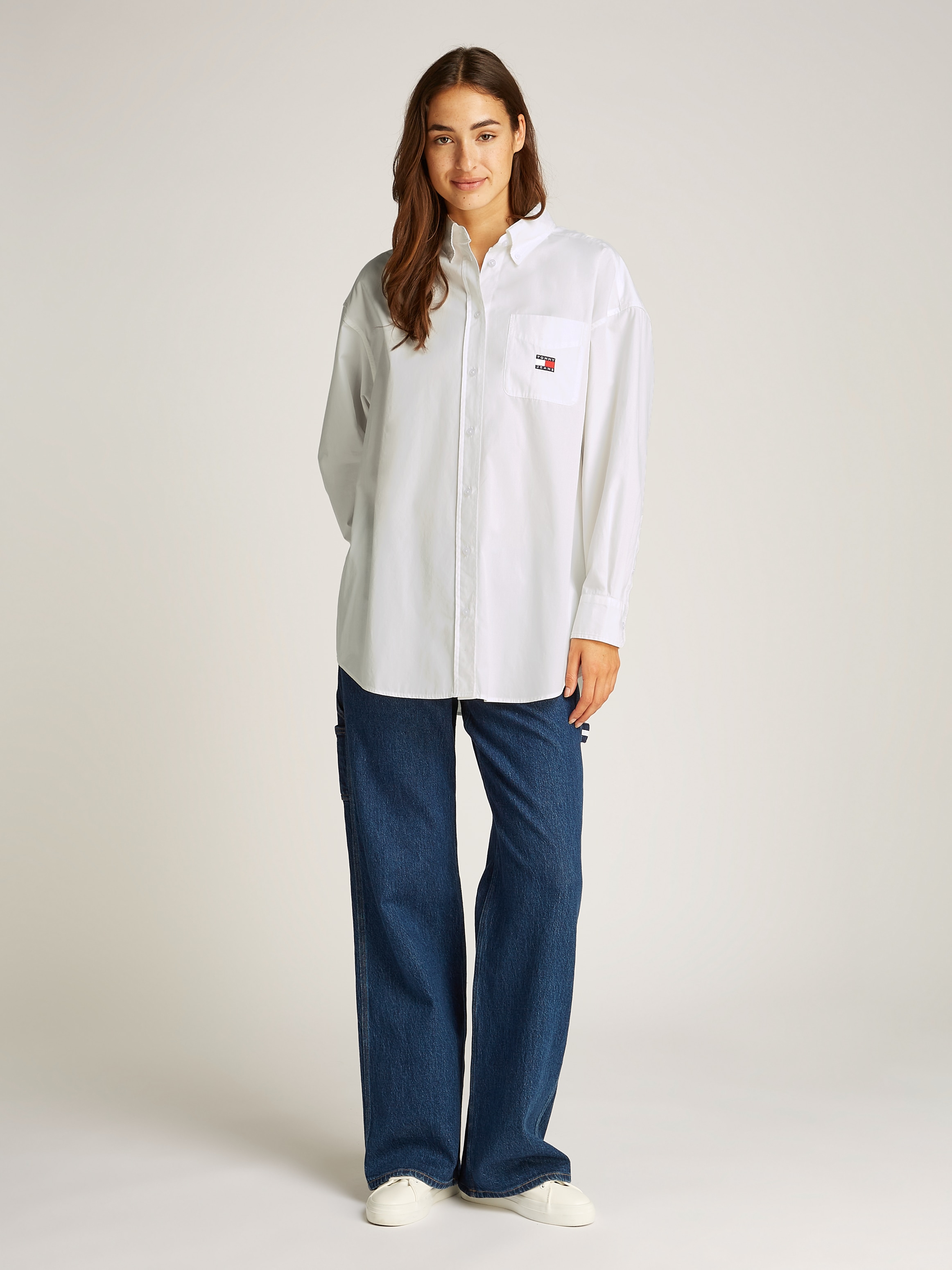 Tommy Jeans Curve Hemdbluse »TJW OVS BADGE POPLIN SHIRT EXT«, in Grossen Grössen, Popeline, Langarm, Badge