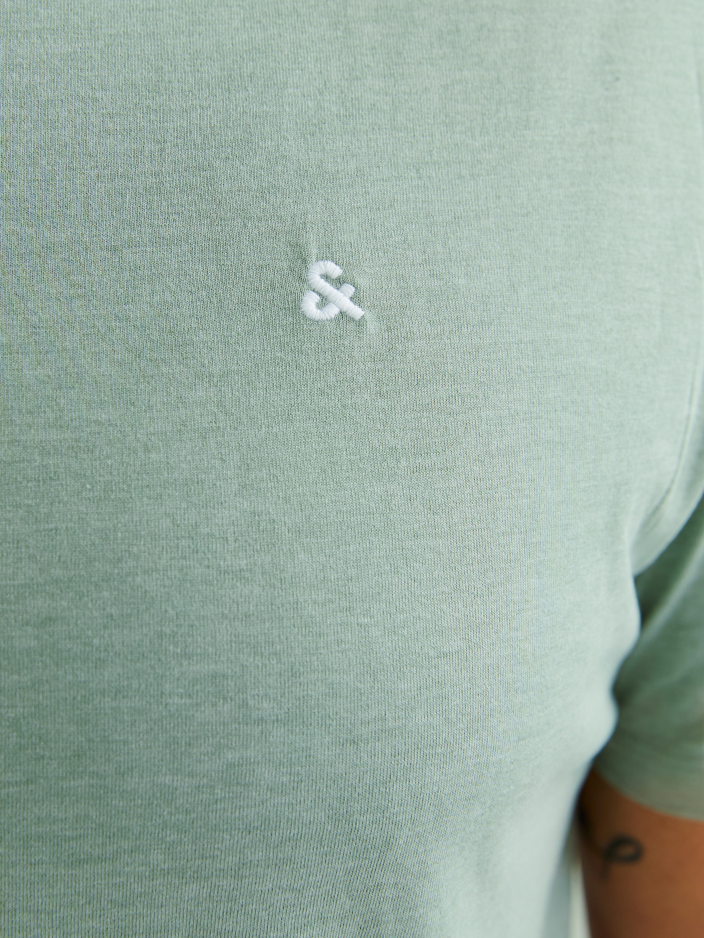 Jack & Jones PlusSize T-Shirt »JJEPAULOS TEE SS CREW NECK NOOS PLS«, mit Logo Stickerei