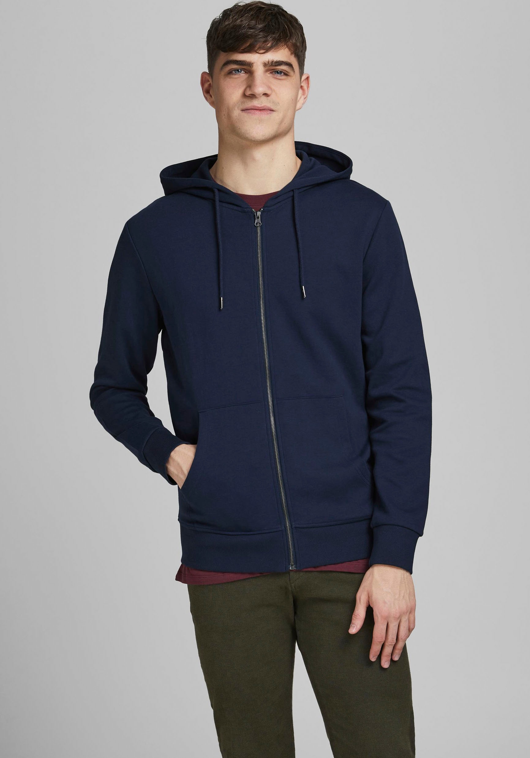 Image of Jack & Jones Kapuzensweatjacke "JJEBASIC Hoodie mit Rippbündchen und angenehmem Tragegefühl" unifarben, modisch, regular fit, Baumwollmischung, Rundhals