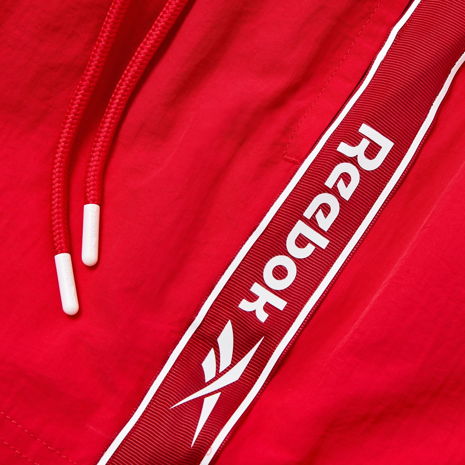 Reebok Badeshorts »Tanner« mit seitlichen Taschen und Logoschriftzug