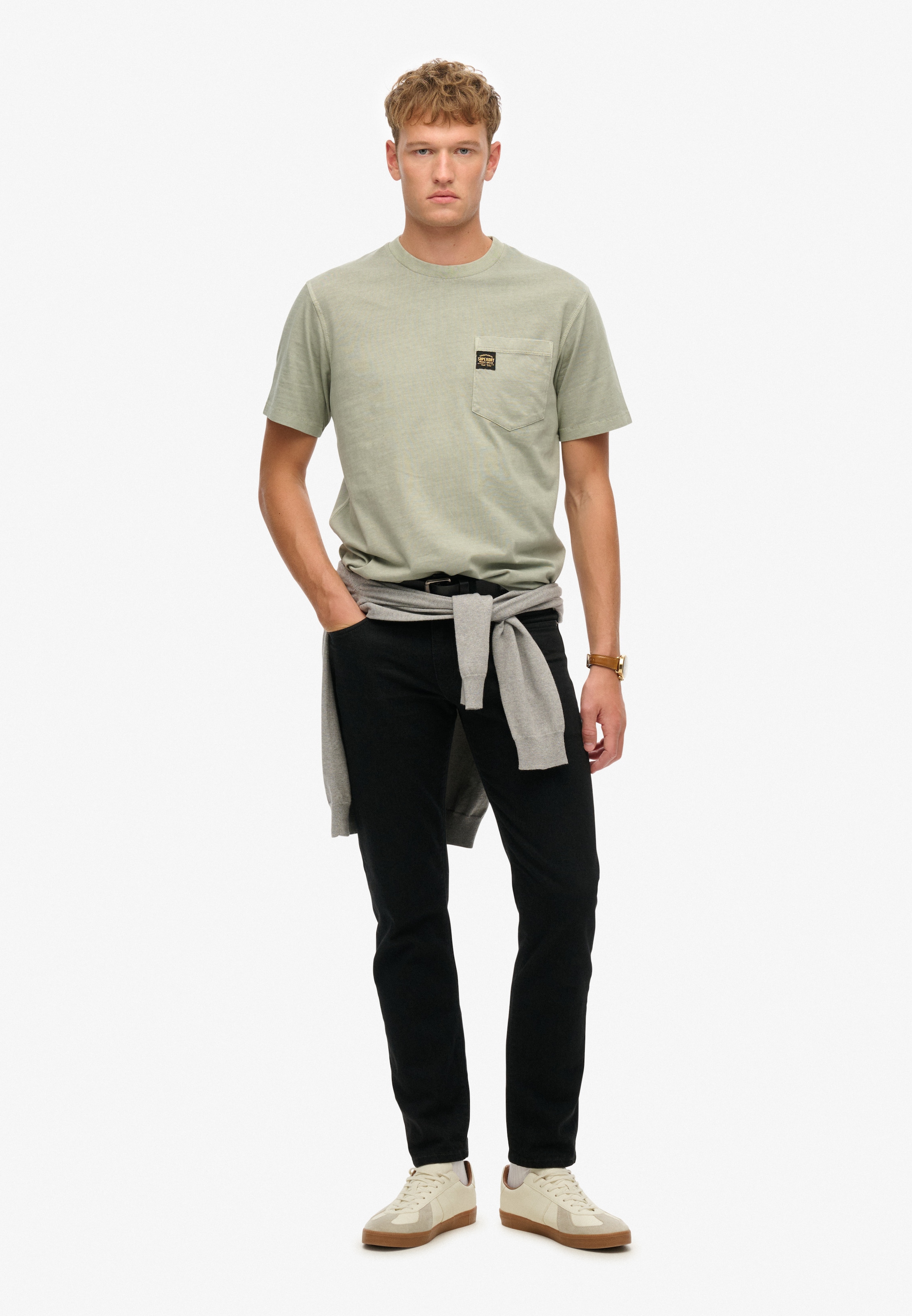 Superdry Rundhalsshirt »CONTRAST STITCH POCKET T-SHIRT«, mit stylischer Brusttasche mit Logo-Flag