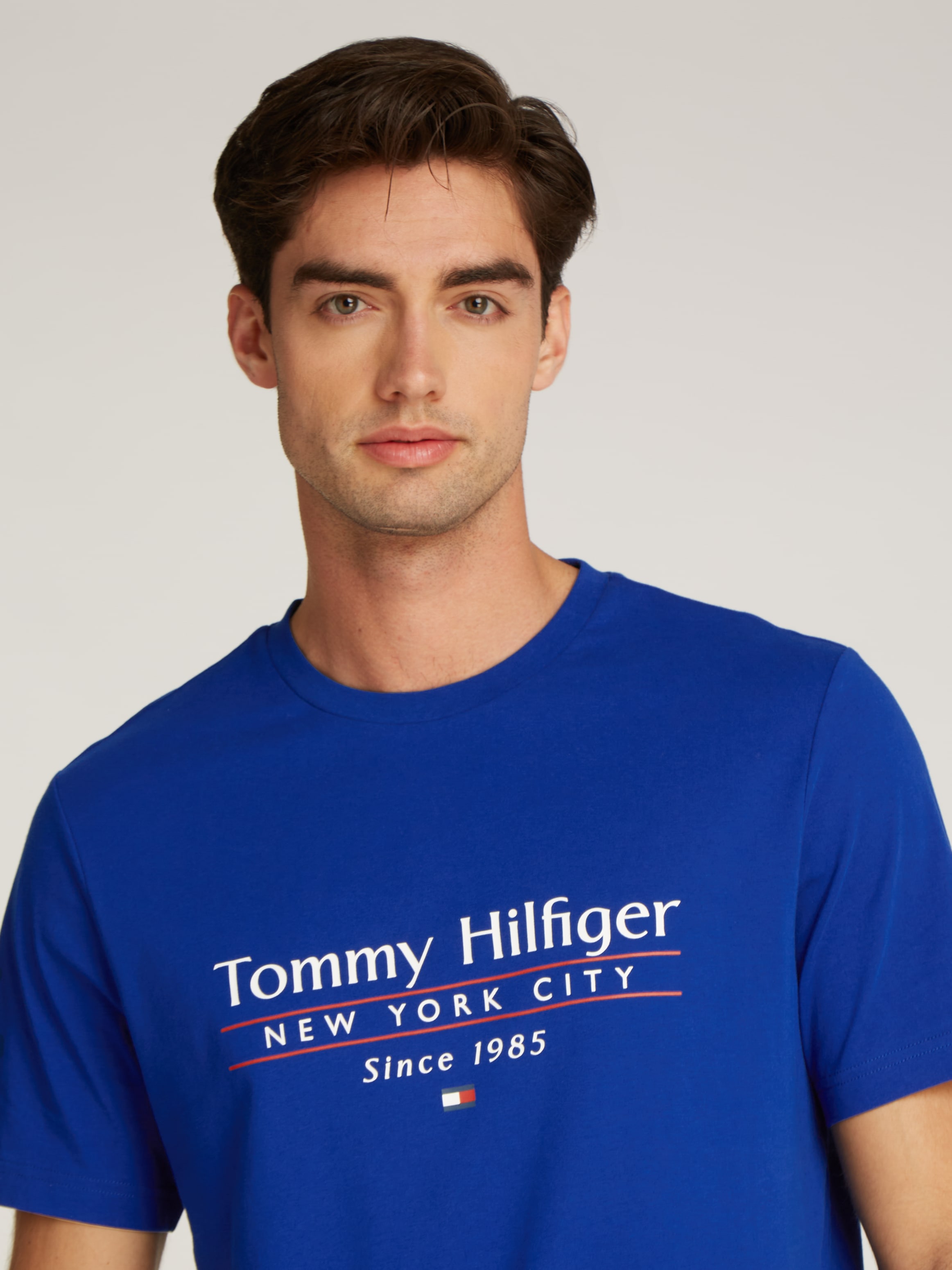 Tommy Hilfiger T-Shirt »HILFIGER CENTER STACK TEE«, mit grossem Schriftprint