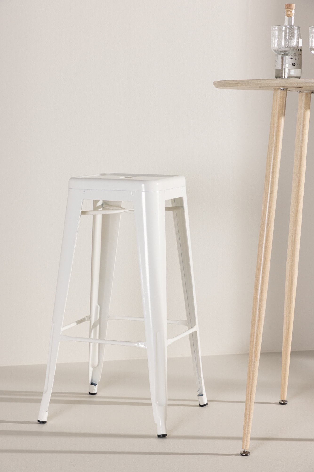 Venture Home Barhocker »Tempe, schlanker Barhocker in Beige, hohe Sitzfläche, 136 kg« Tresenstuhl, Stahlrahmen, Fussstütze, ausgestellte Beine, schlicht