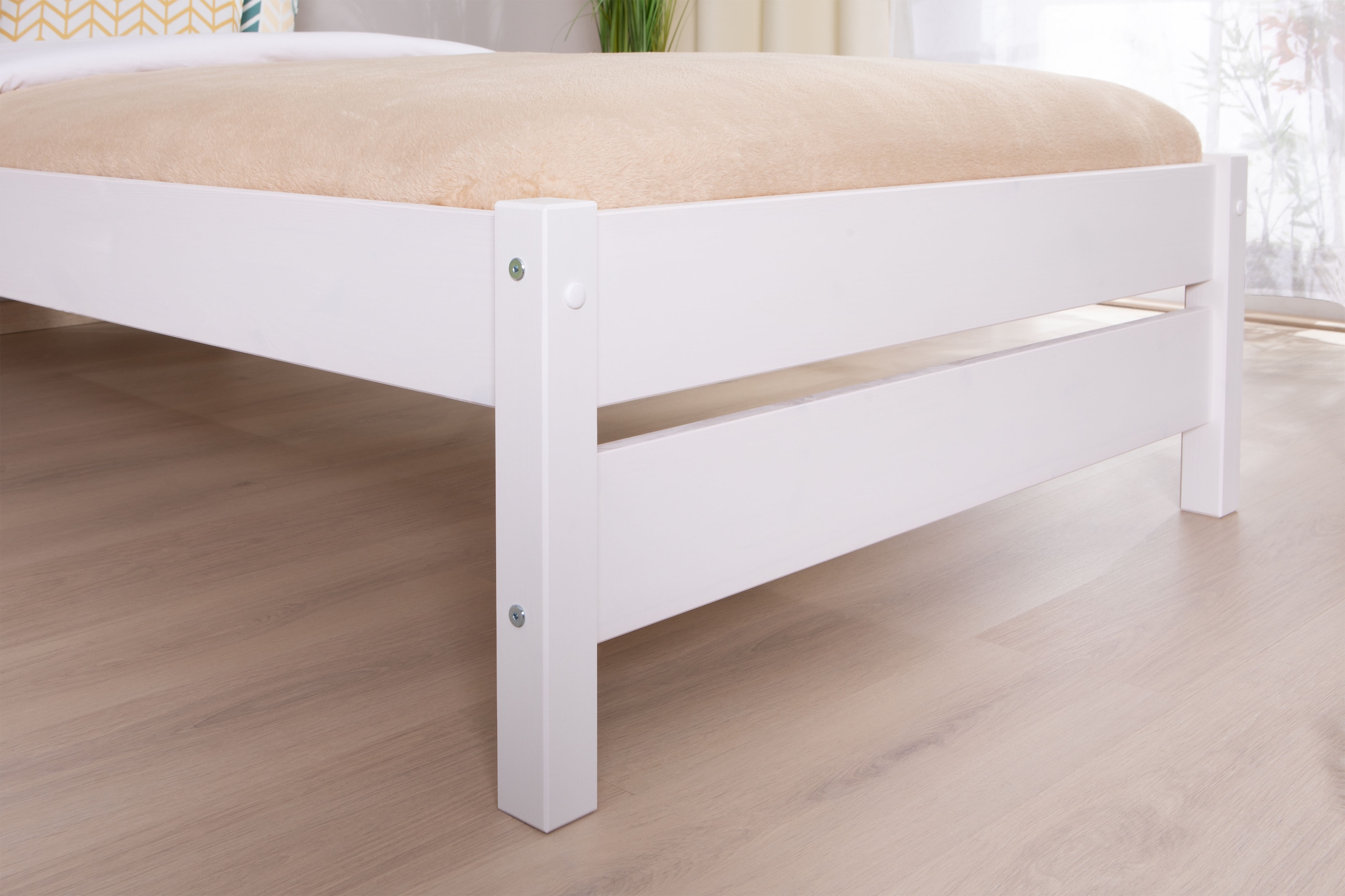 Ticaa Massivholzbett »Bora«, ideal fürs Kinder- und Jugendzimmer, inklusive Rollrost