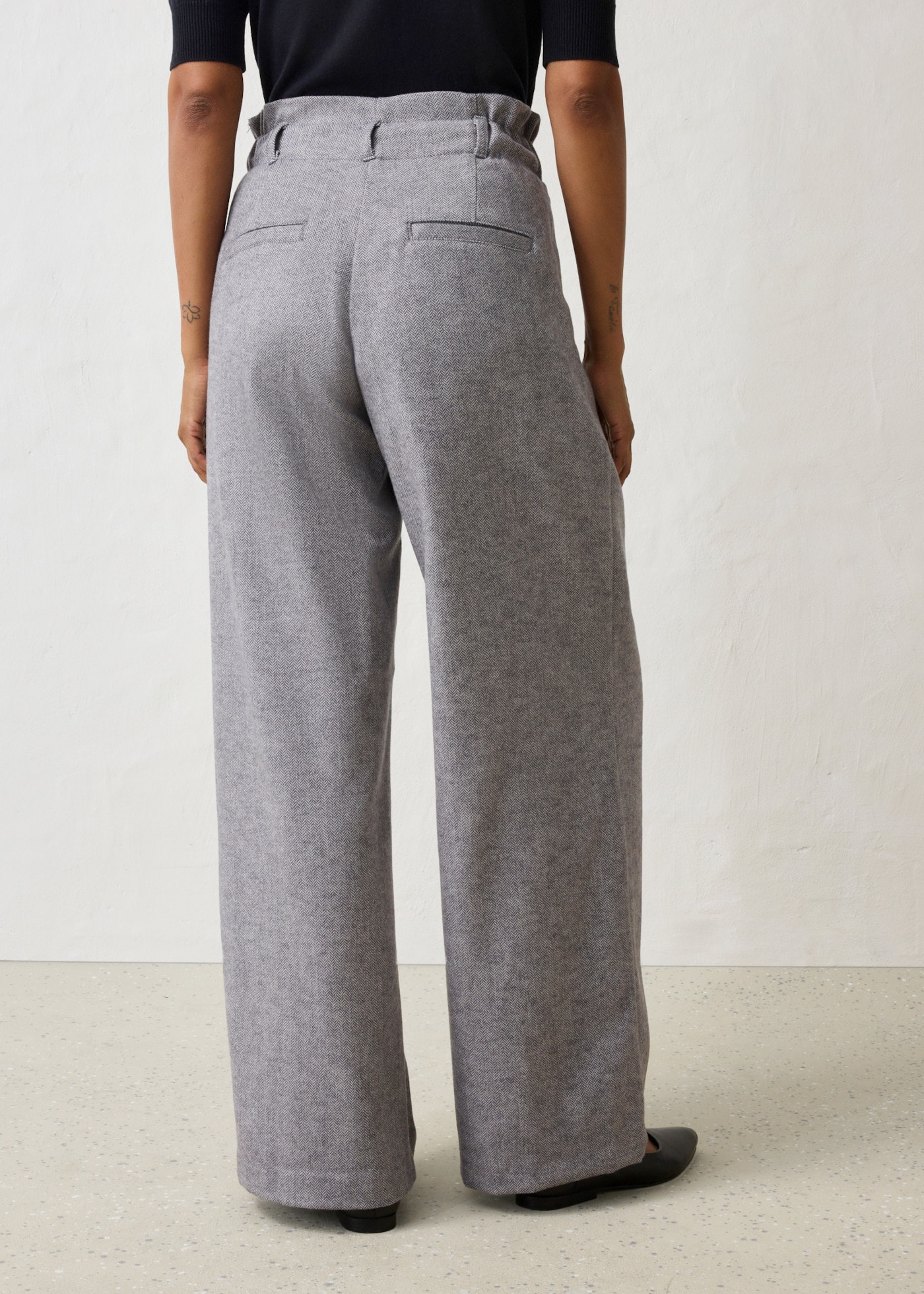 bonprix Pantalon à pinces  avec une teneur en laine, coupe douce et large, coupe ample, style élégant