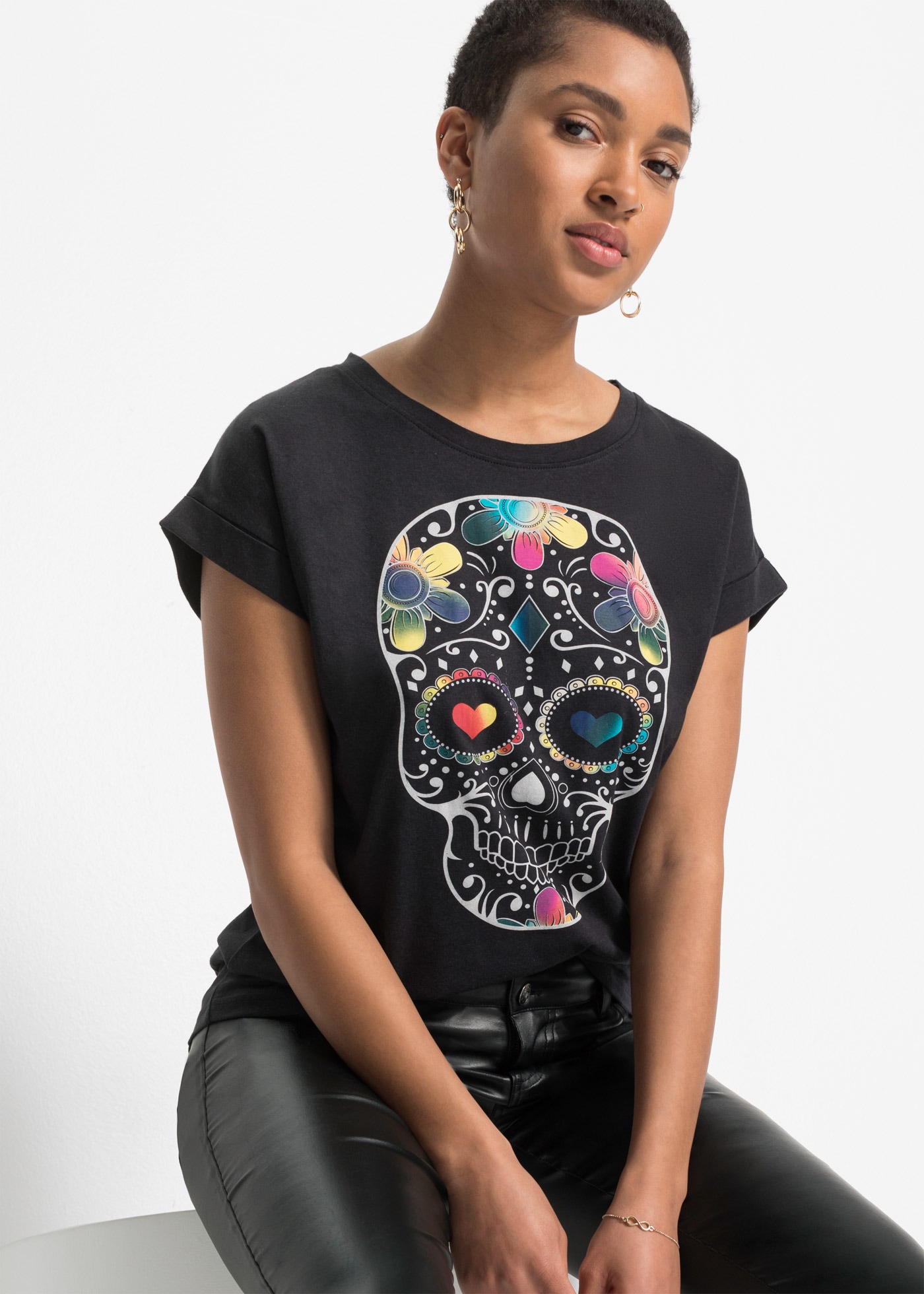 Image of bonprix T-Shirt bequeme Passform, Kurzarm-Design, aus Baumwolle und Viskose