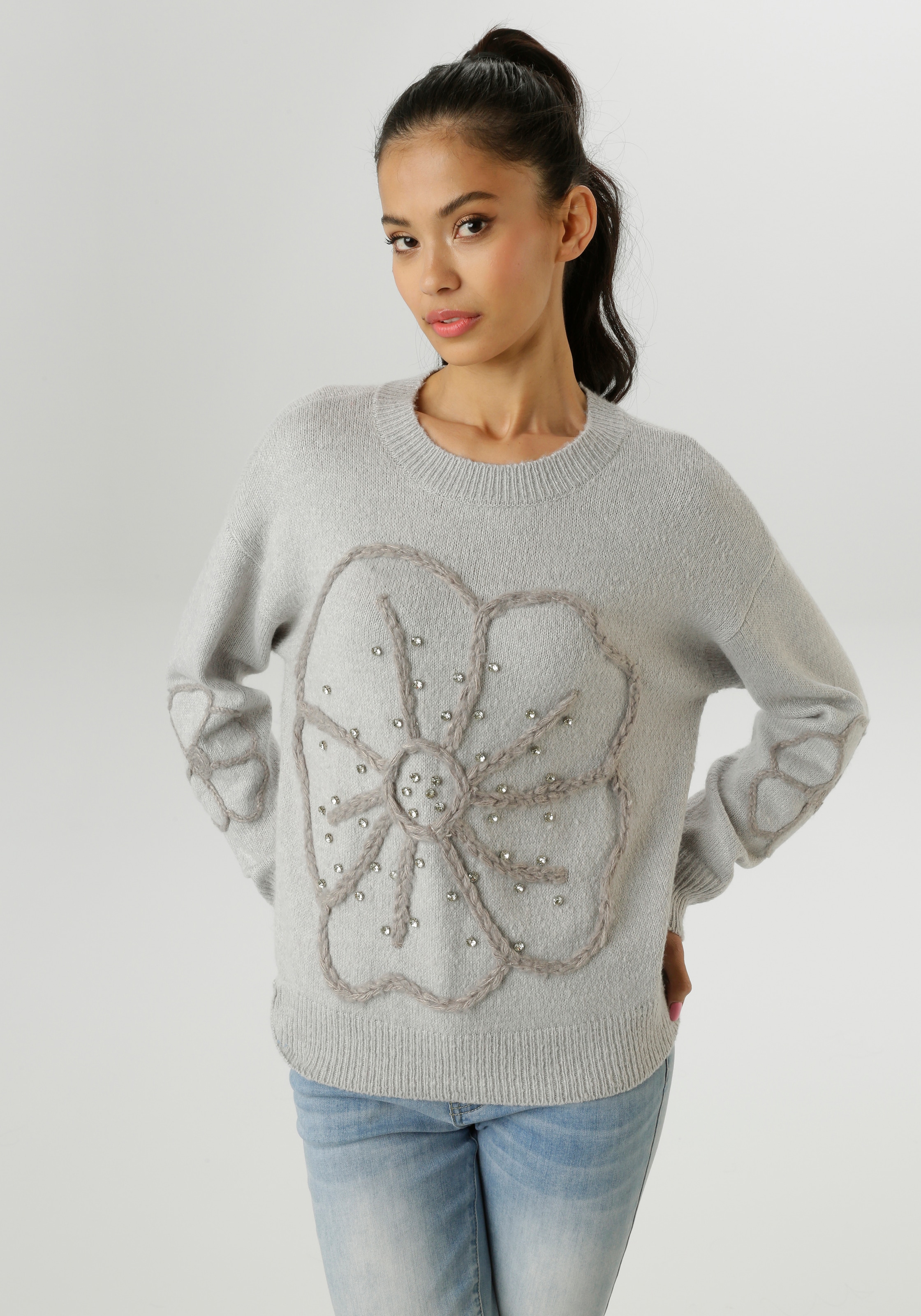 Image of Aniston SELECTED Strickpullover vorne mit funkelnden Glitzersteinen verziert