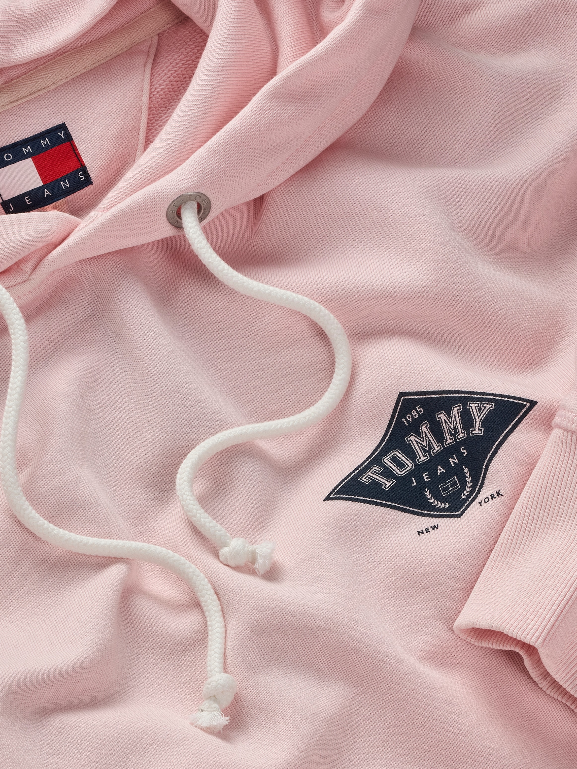 Tommy Jeans Kapuzensweatshirt »TJM RLX VARSITY GRAPHICS HOODIE«, mit grossem Rückenprint