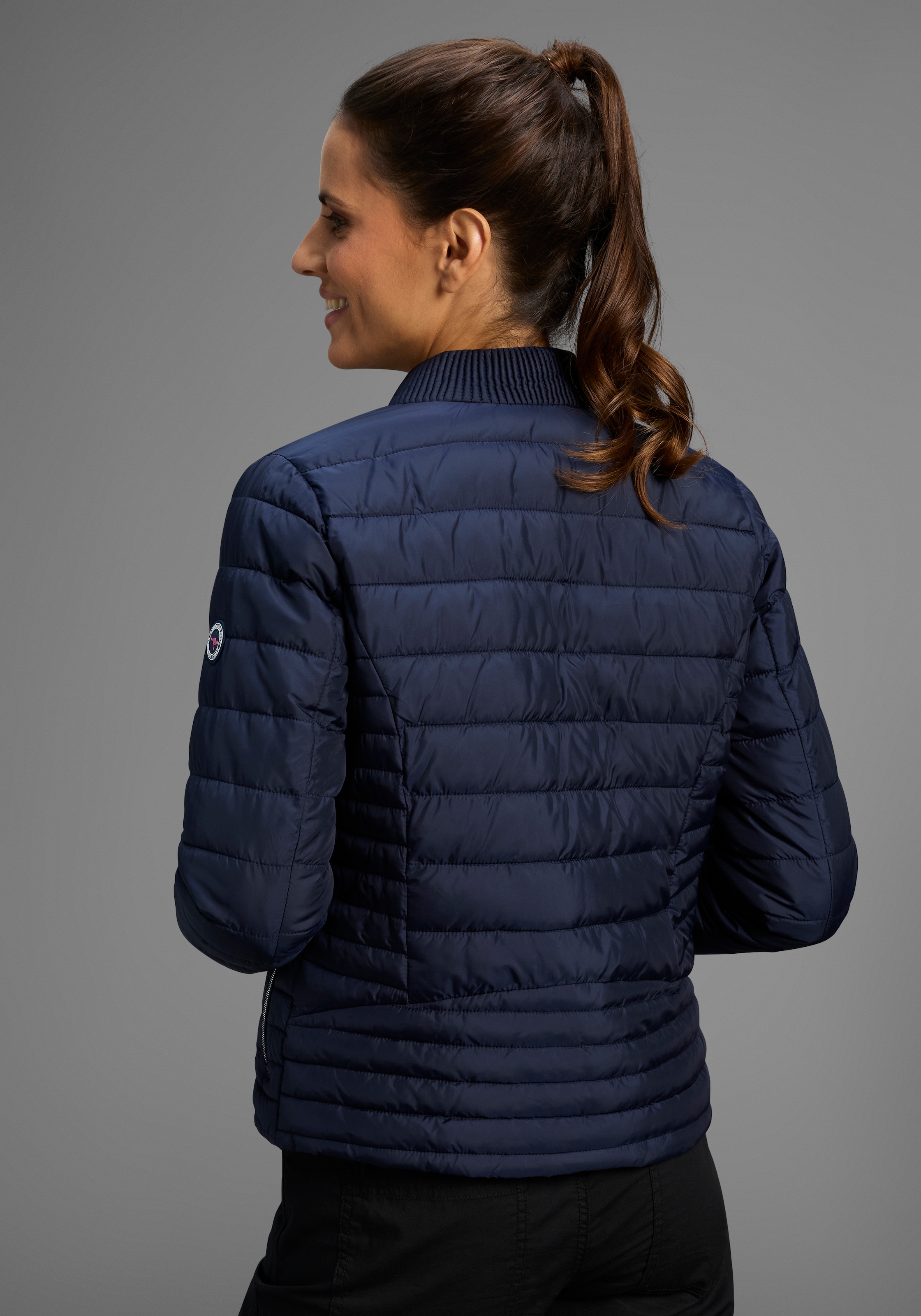 KangaROOS Steppjacke figurbetonter Schnitt,  hüftlange Passform