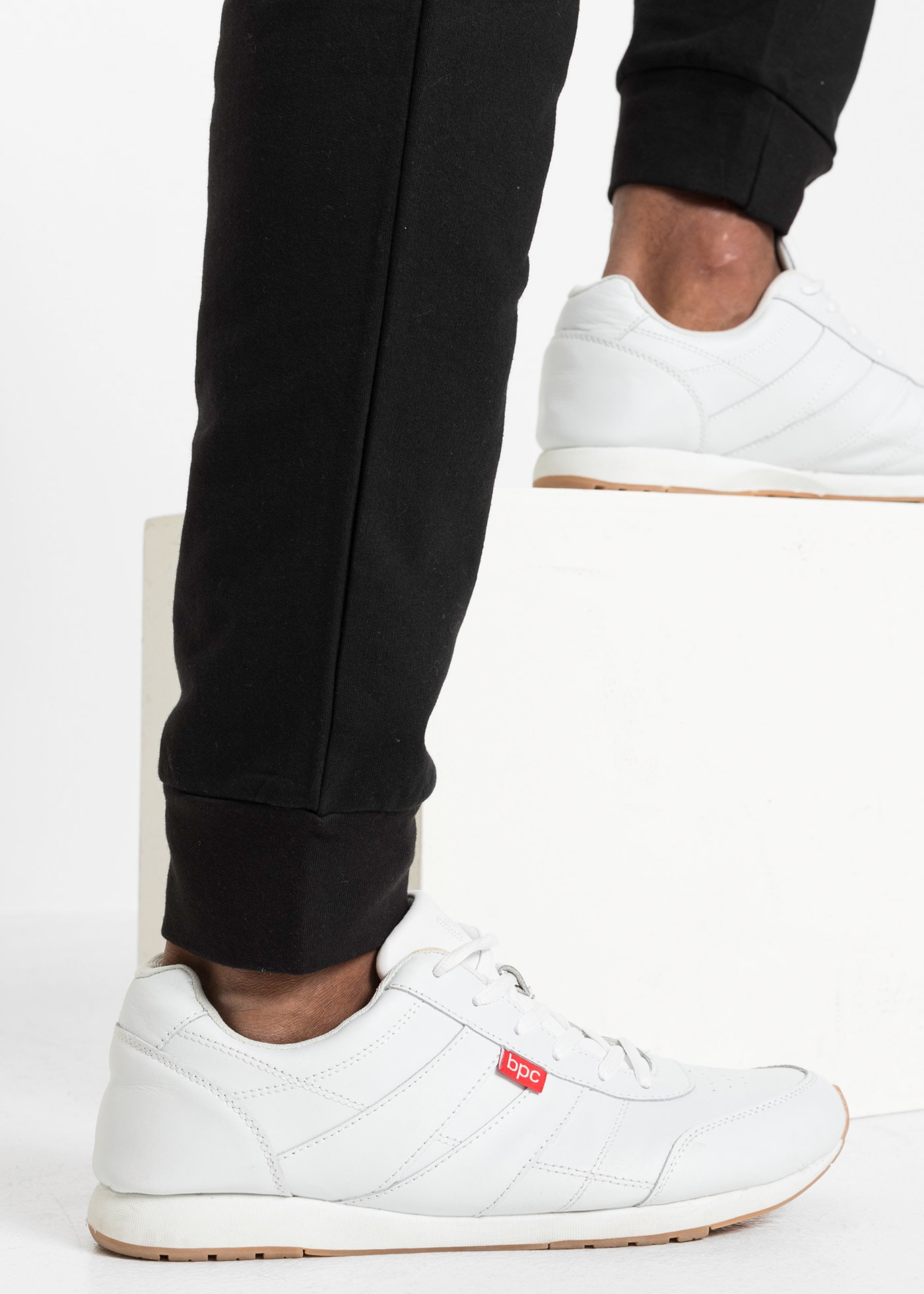 bonprix Jogginghose  aus Baumwolle, mit Eingrifftaschen und Gesässtasche, Regular Fit