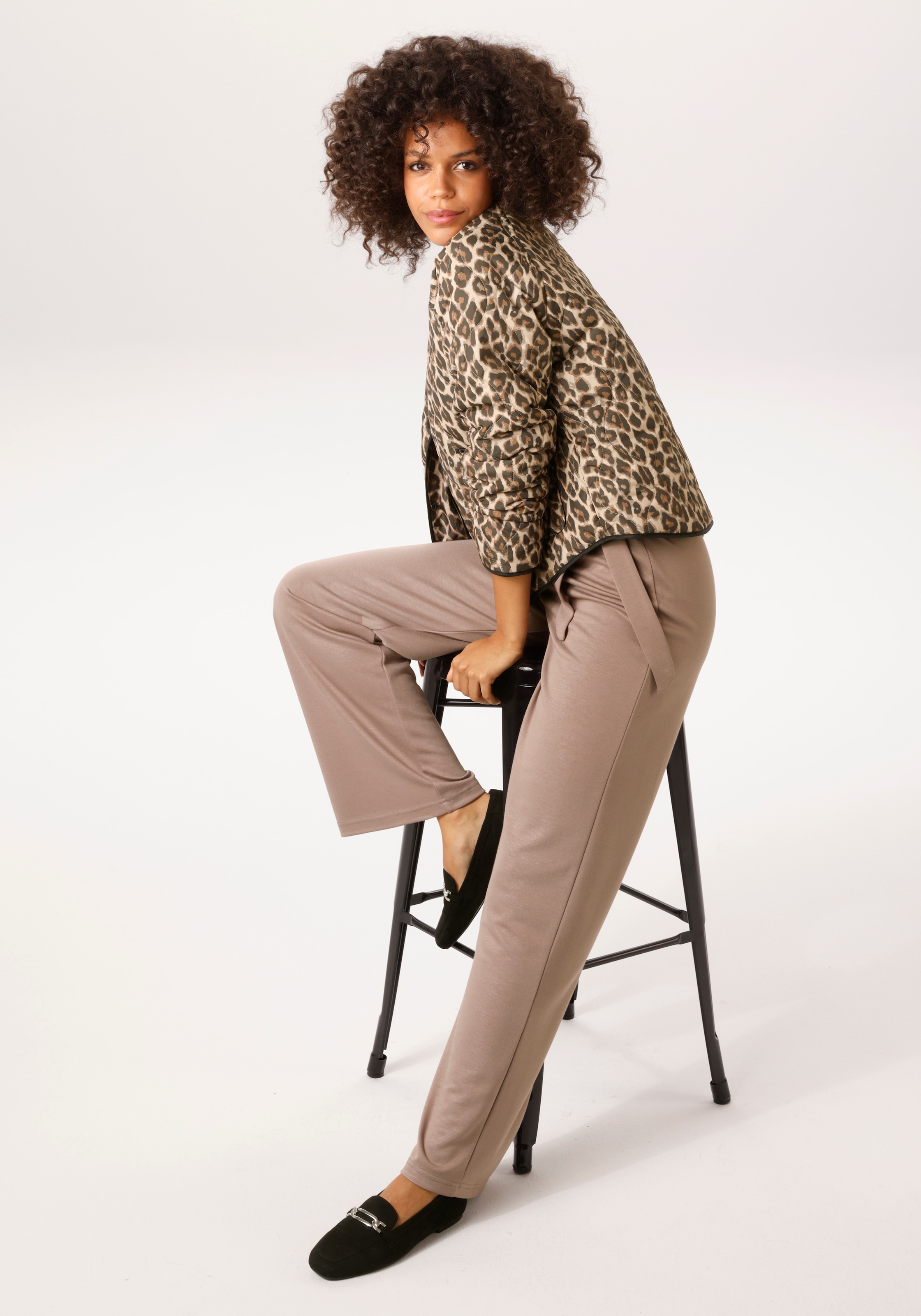 Aniston CASUAL Veste matelassée mit trendigem Leo-Print - NEUE KOLLEKTION